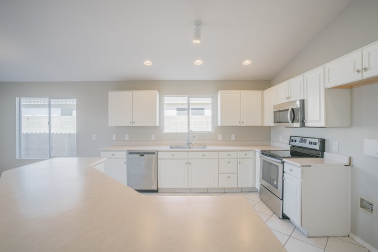 Photo 2 of 24 - 7760 W Julie Dr, Glendale, AZ 85308