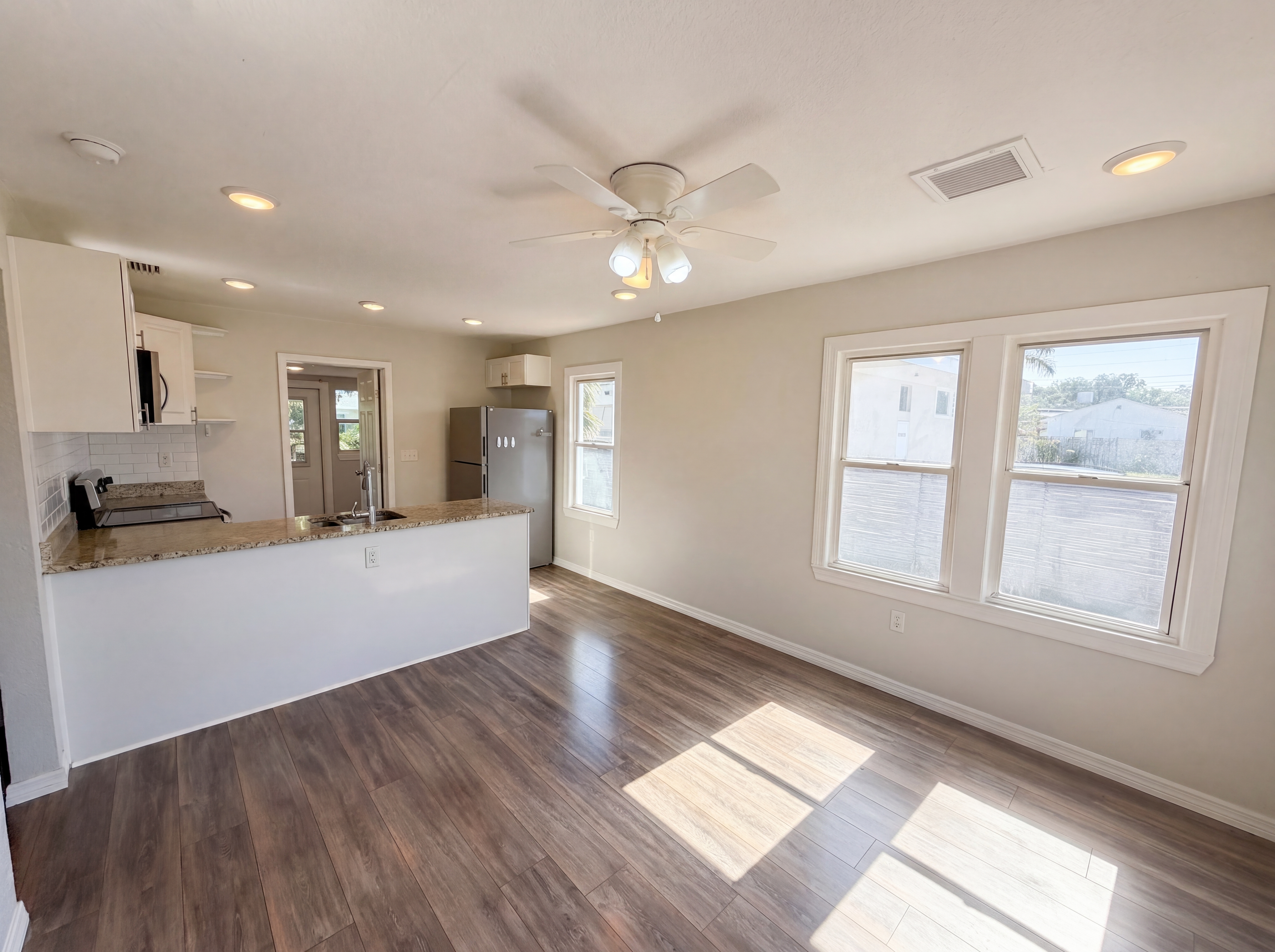 Photo 3 of 19 of 5005 Tangerine Ave S, Gulfport, FL