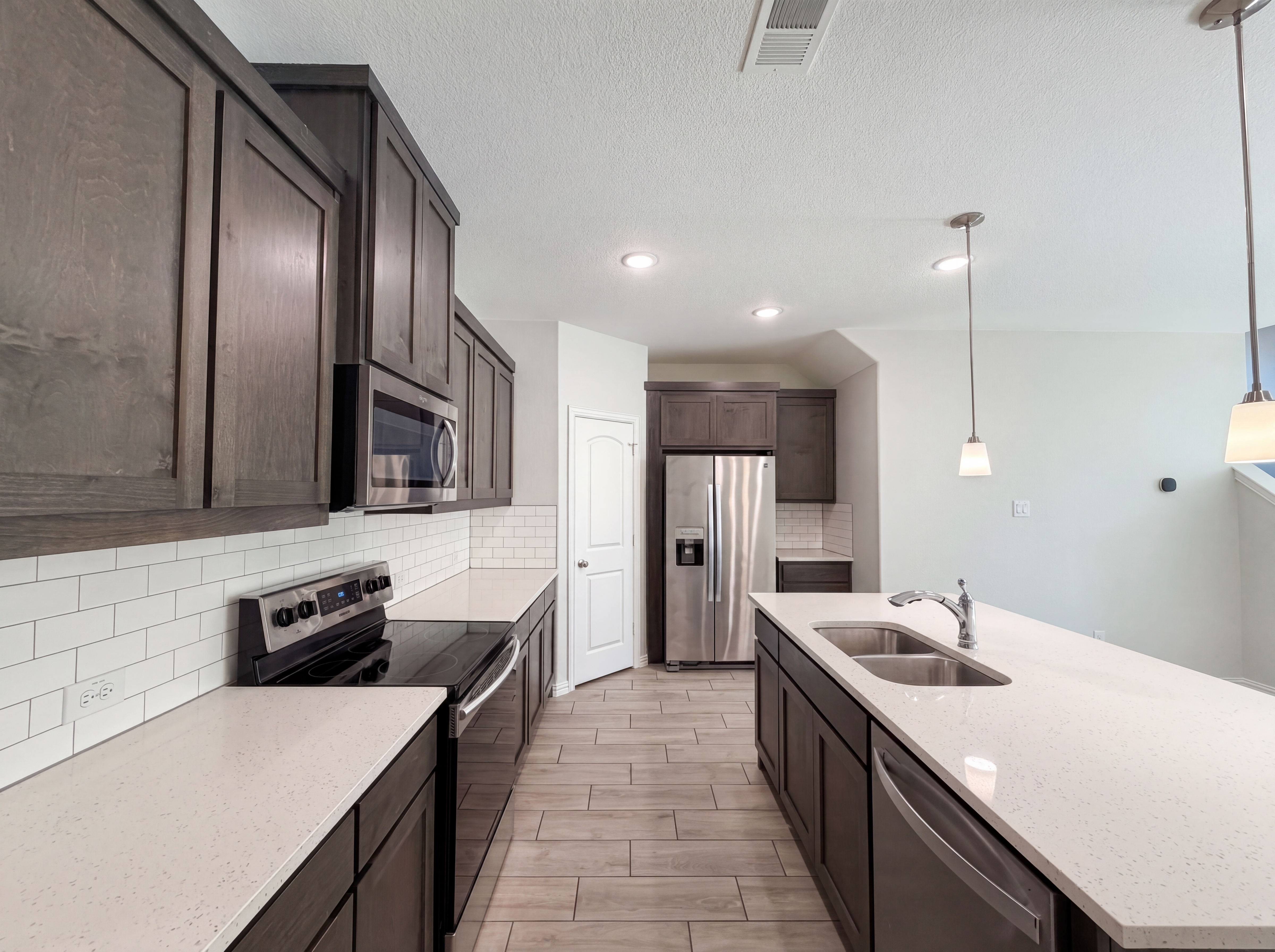 Photo 6 of 21 of 6705 Farsight Dr, Fort Worth, TX