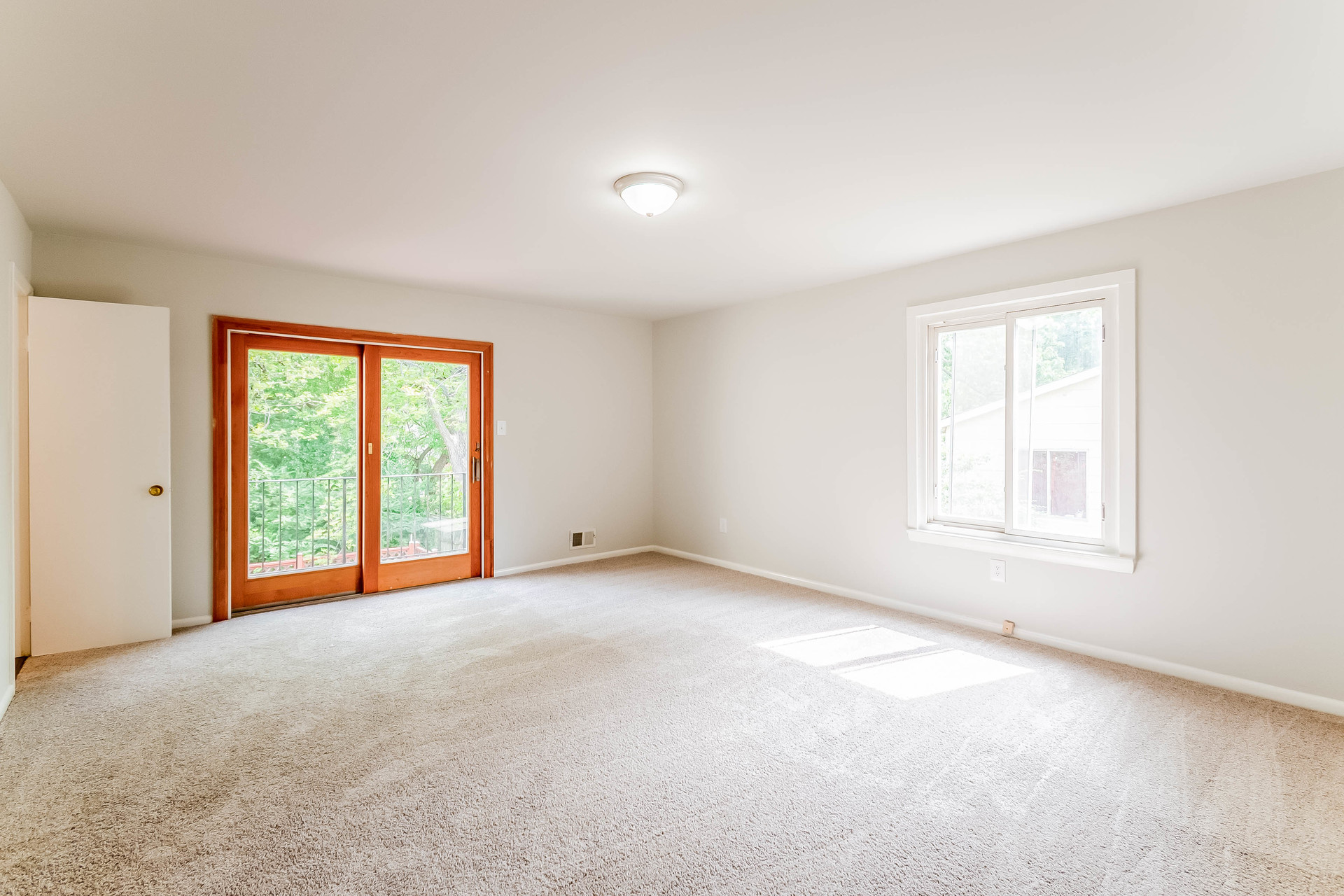 Photo 10 of 28 of 662 Herndon Pkwy, Herndon, VA
