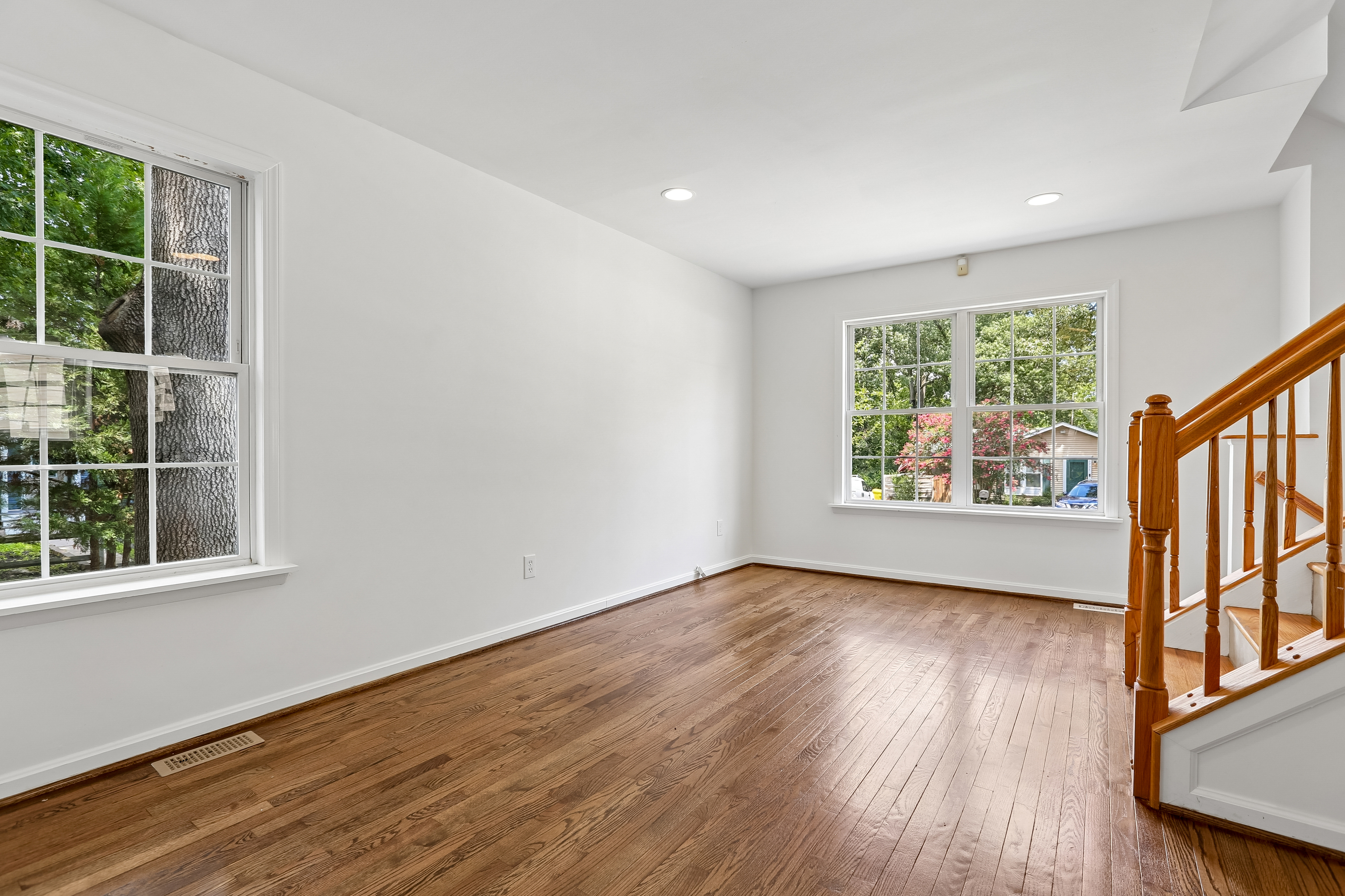 Photo 3 of 40 of 7736 Woodlawn Ave, Pasadena, MD