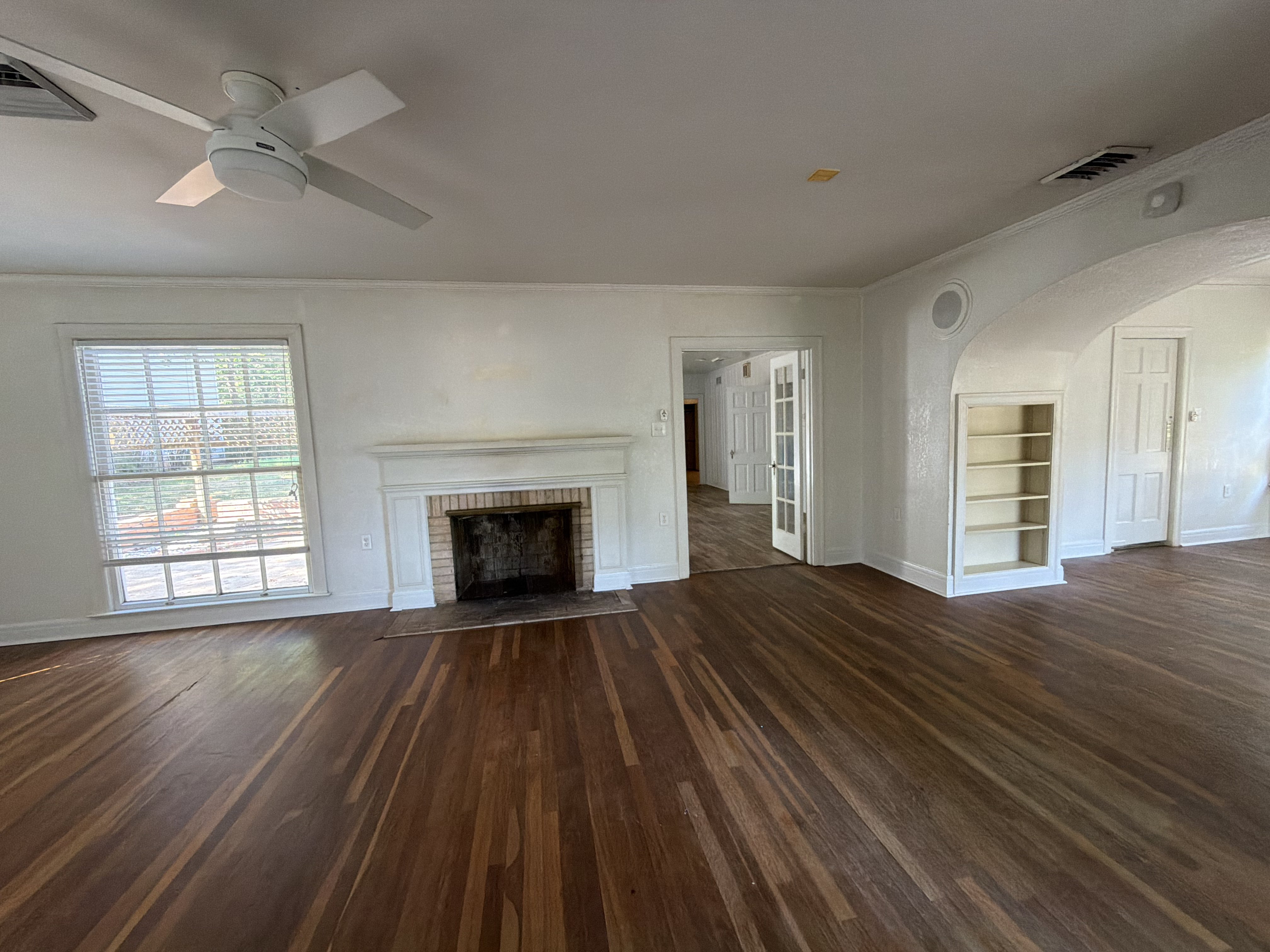 Photo 13 of 31 of 1113 Sylvan Ave, Palestine, TX
