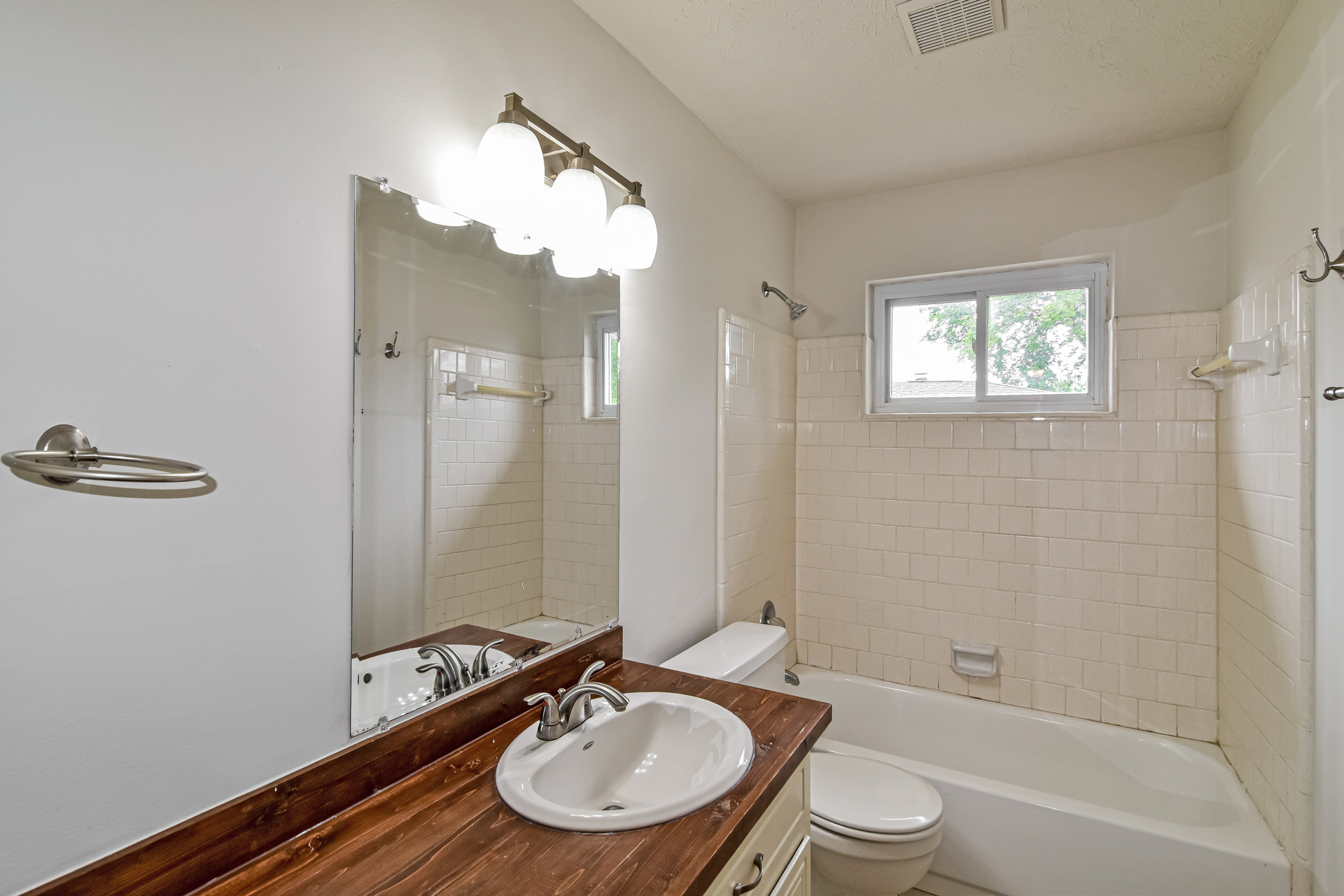 Photo 12 of 18 of 7143 Knoll Loop, Montgomery, AL