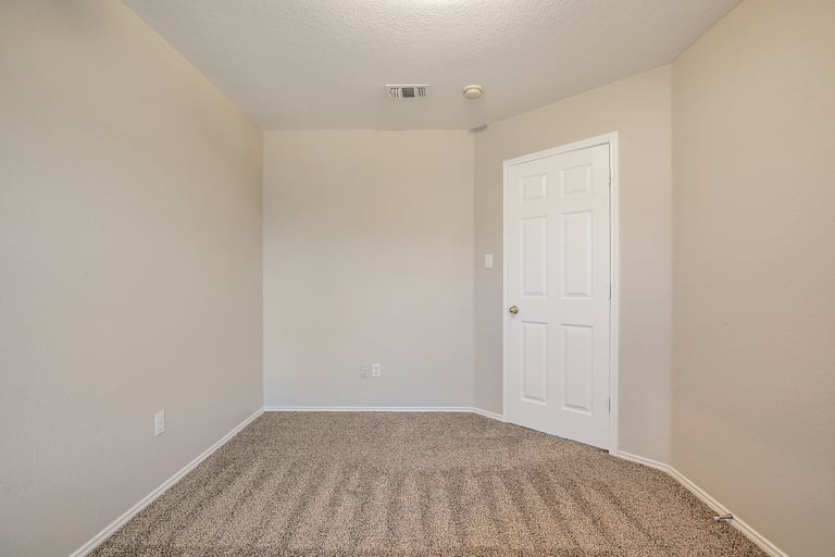 Photo 17 of 28 - 709 Stone Mesa Ct, Arlington, TX 76001