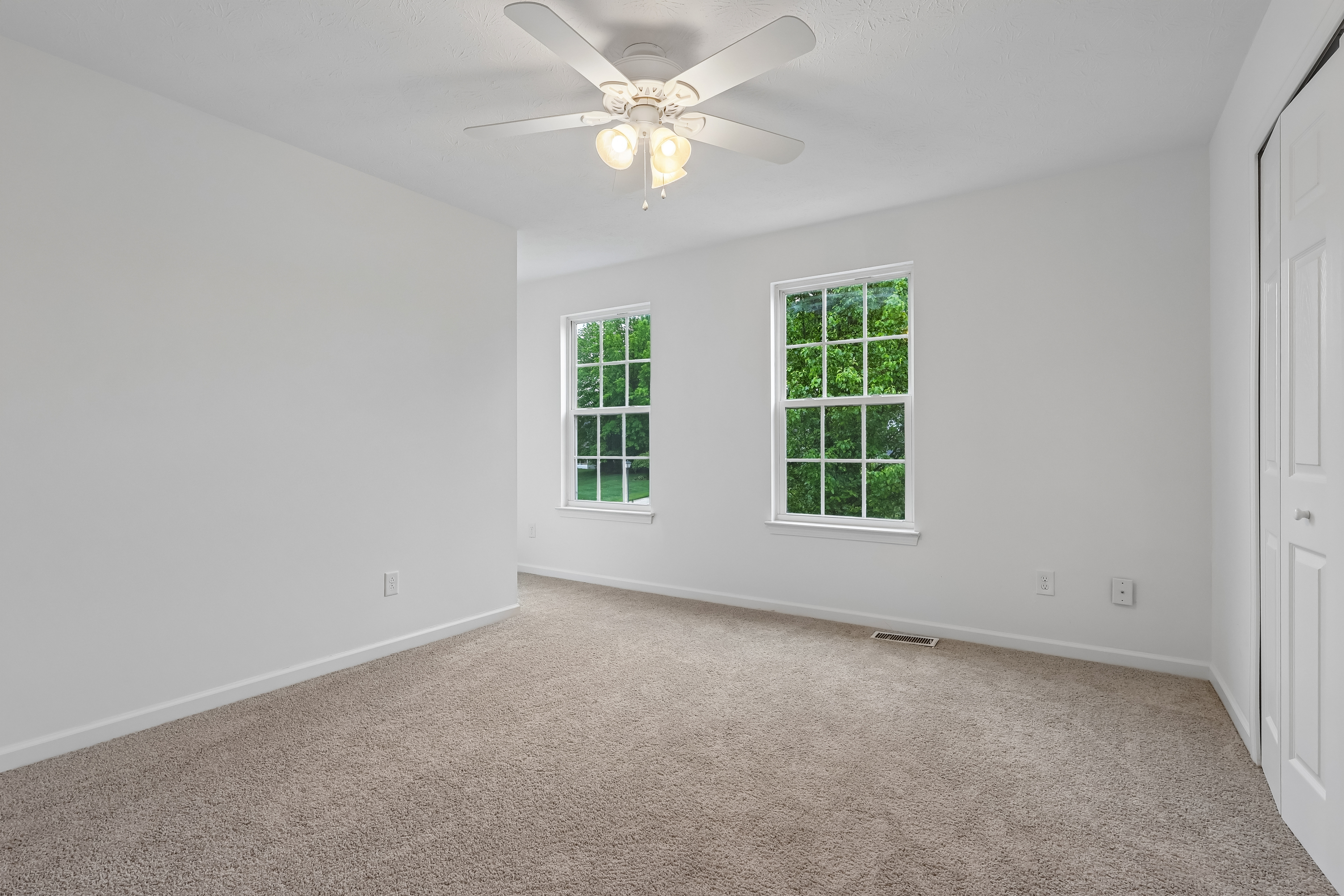 Photo 11 of 35 of 3315 Hidden Brook Dr, Ravenna, OH