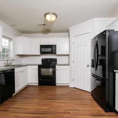 Property photo 2 of 3715 Highland Dr