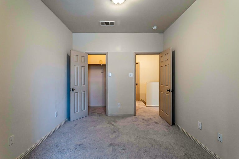 Photo 15 of 21 - 6321 Benavides Dr, Dallas, TX 75217