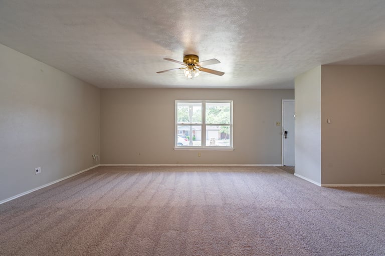 Photo 13 of 31 - 1903 Leslie St, Denton, TX 76205