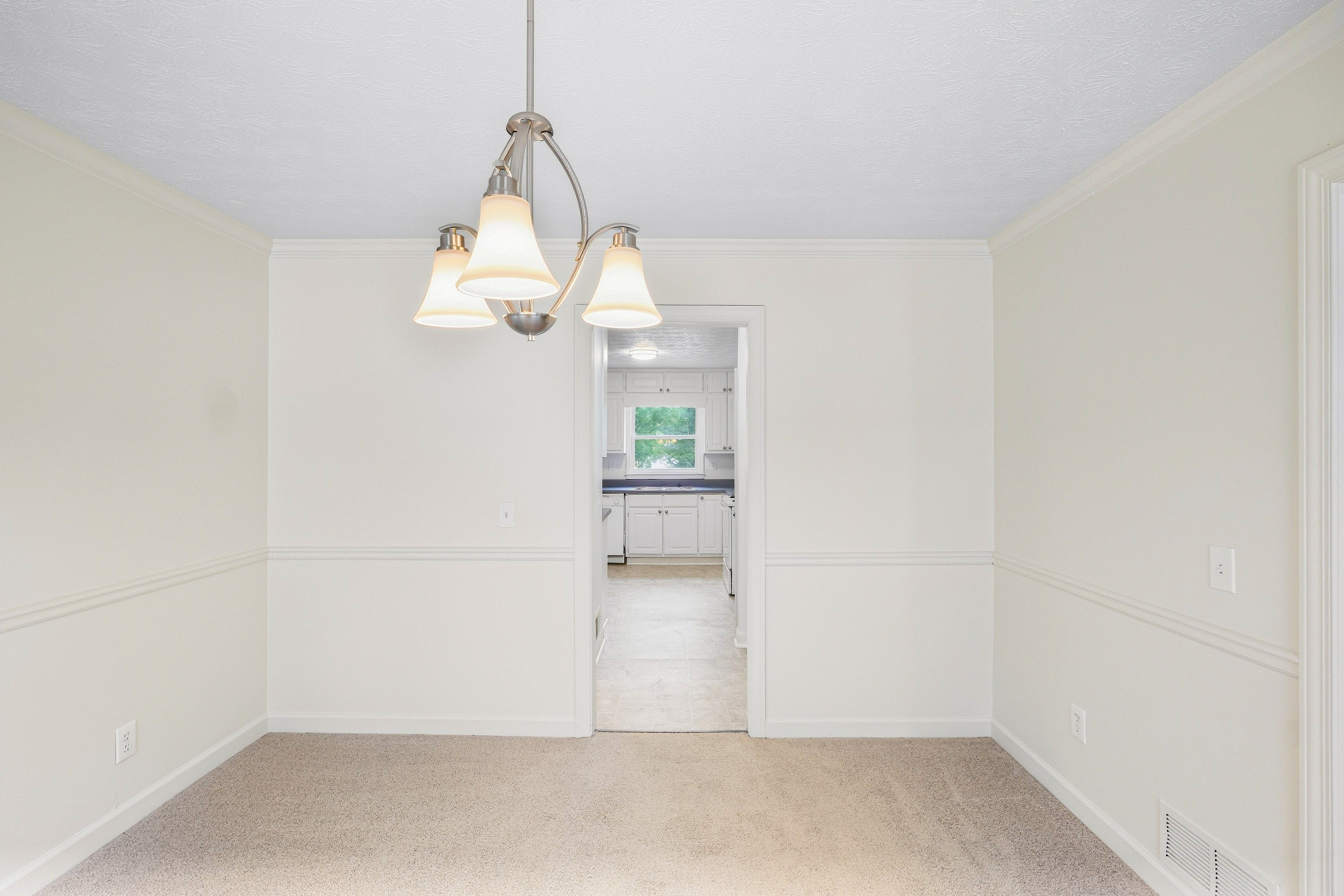 Photo 10 of 50 of 1502 Shoal Creek Dr SW, Conyers, GA