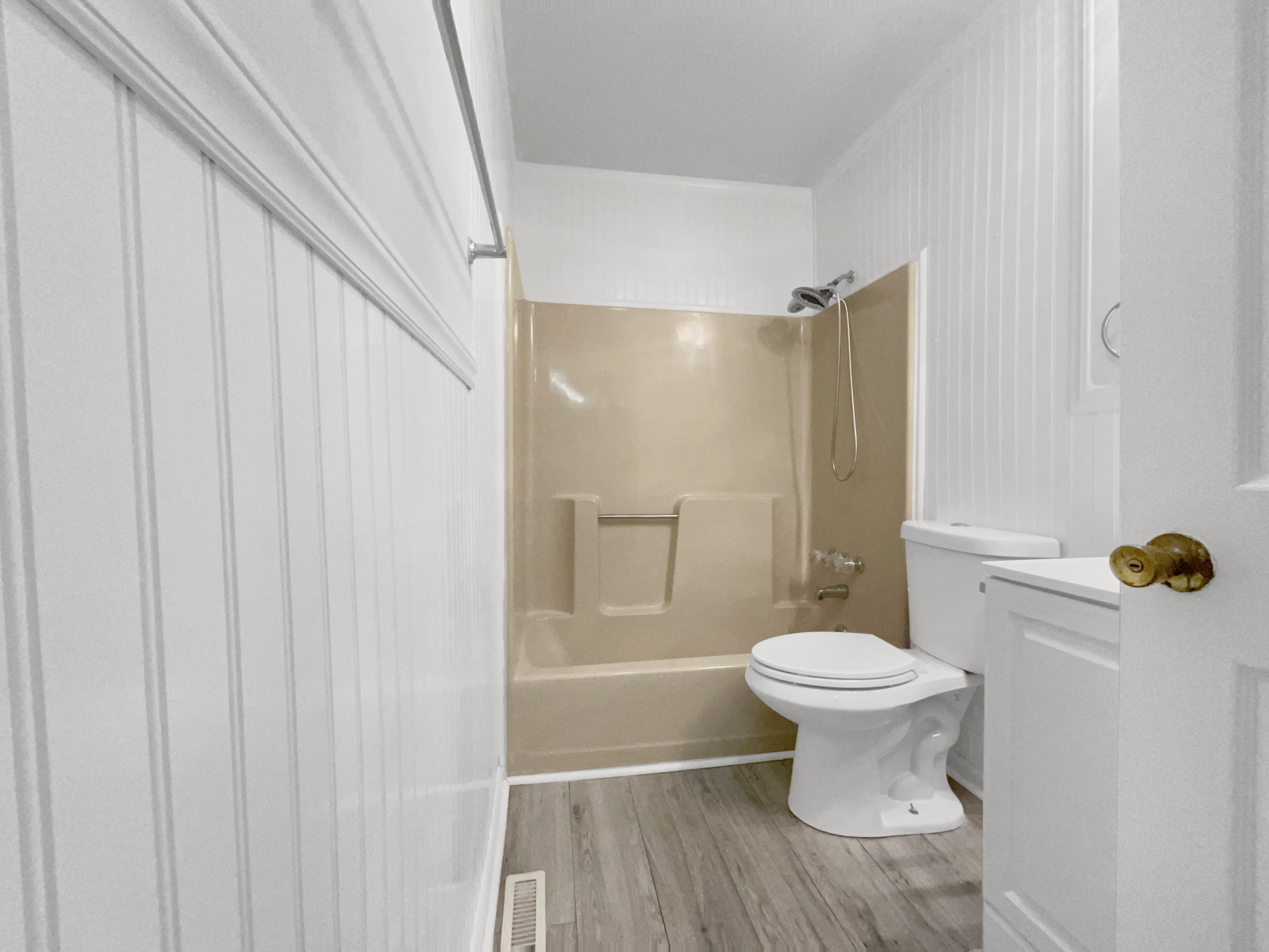 Photo 9 of 18 of 5142 Meadowbrook Dr, Fayetteville, NC
