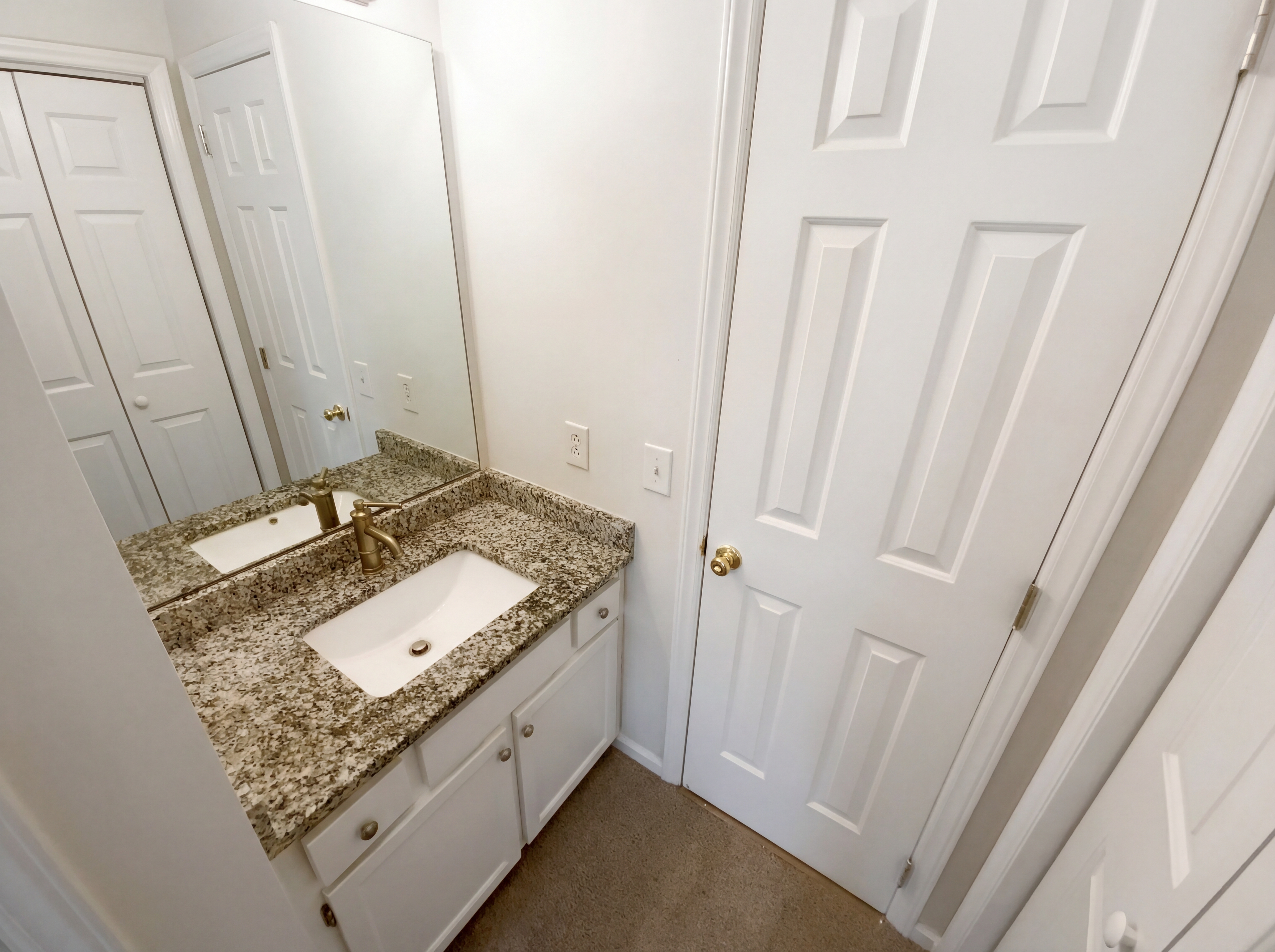 Photo 10 of 28 of 1101 E Morehead St, Charlotte, NC