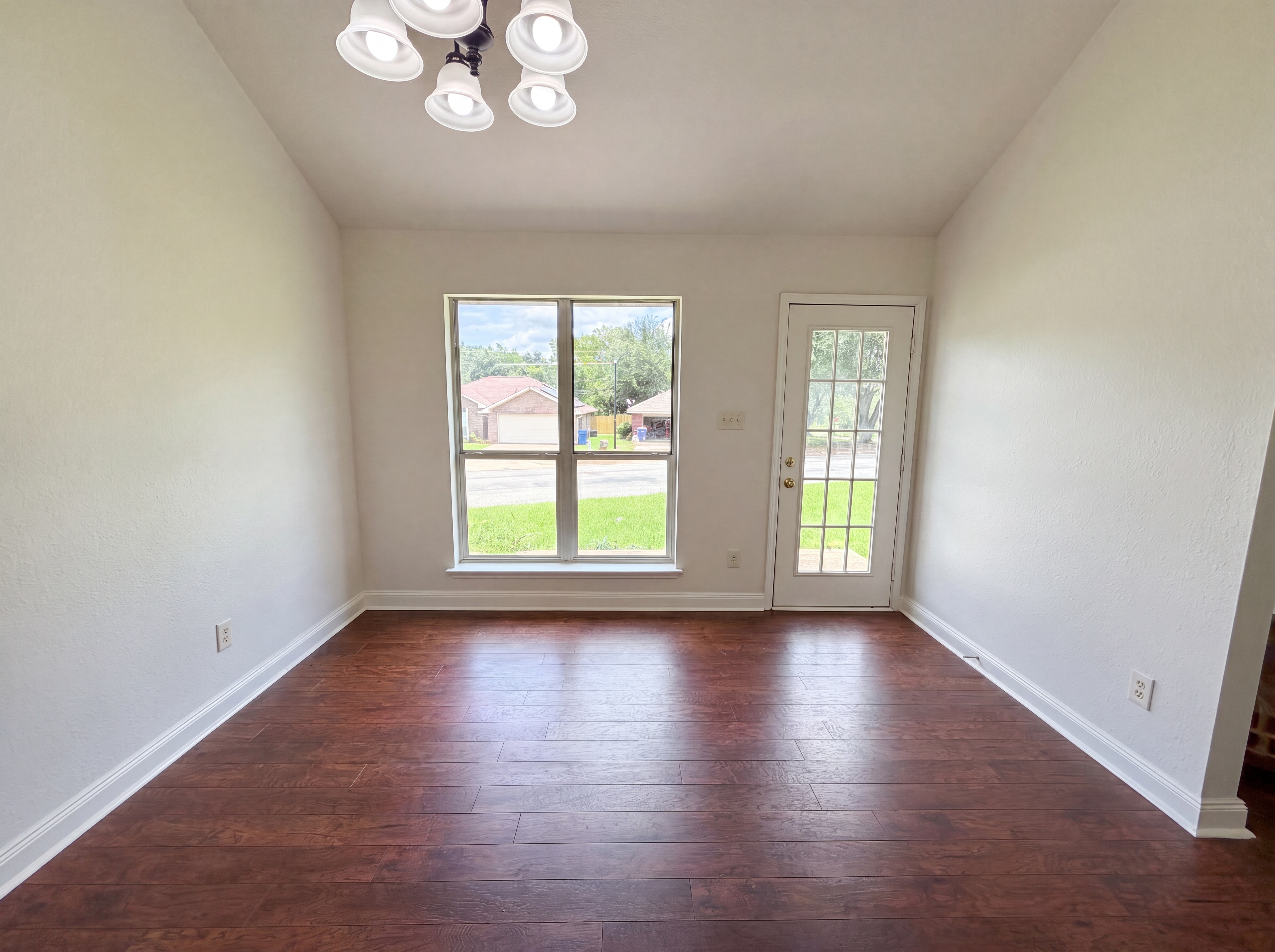 Photo 8 of 17 of 10740 Southern Trace Cir, Flint, TX