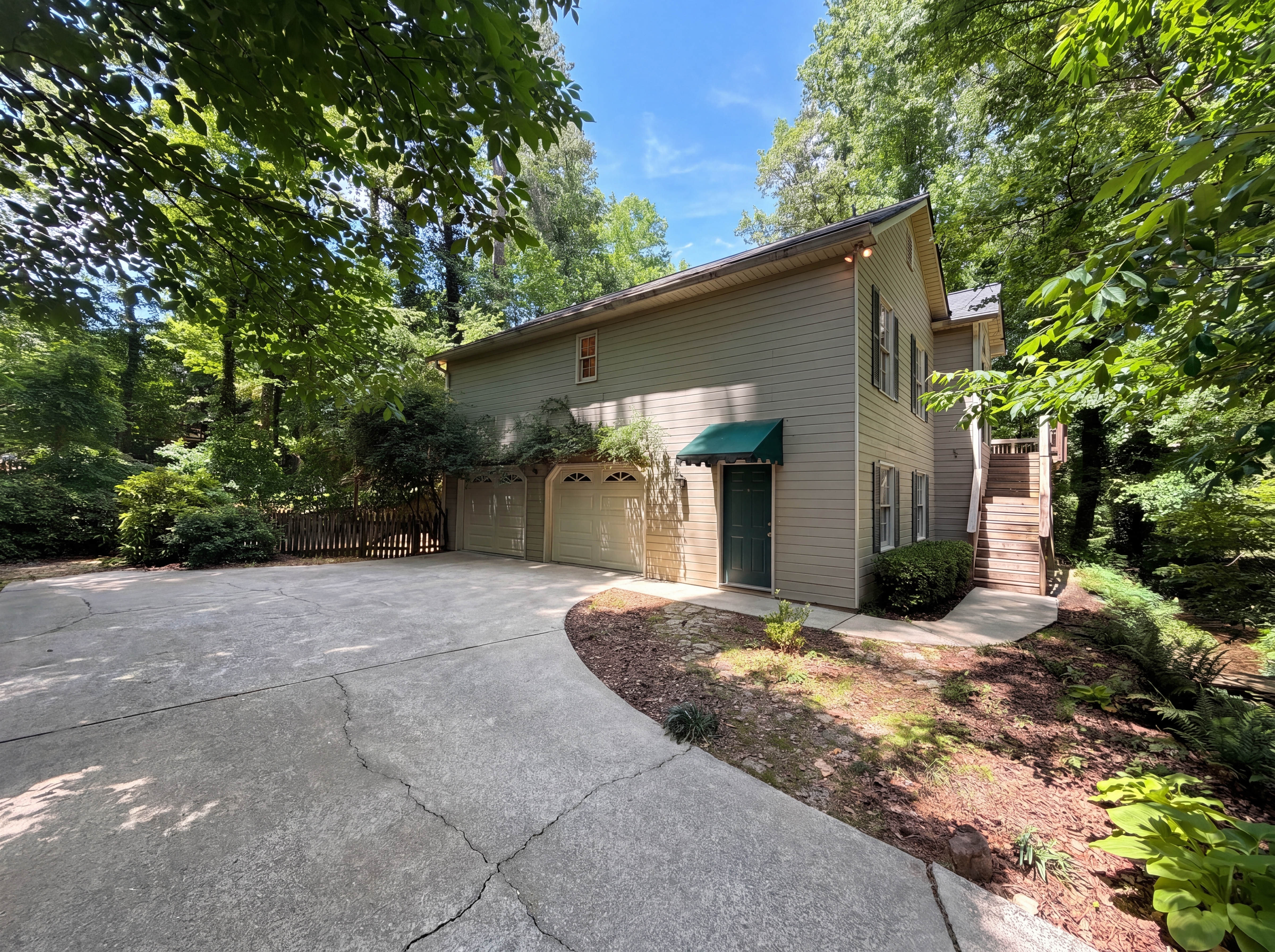 Photo 13 of 17 of 2623 Wellington Dr, Marietta, GA