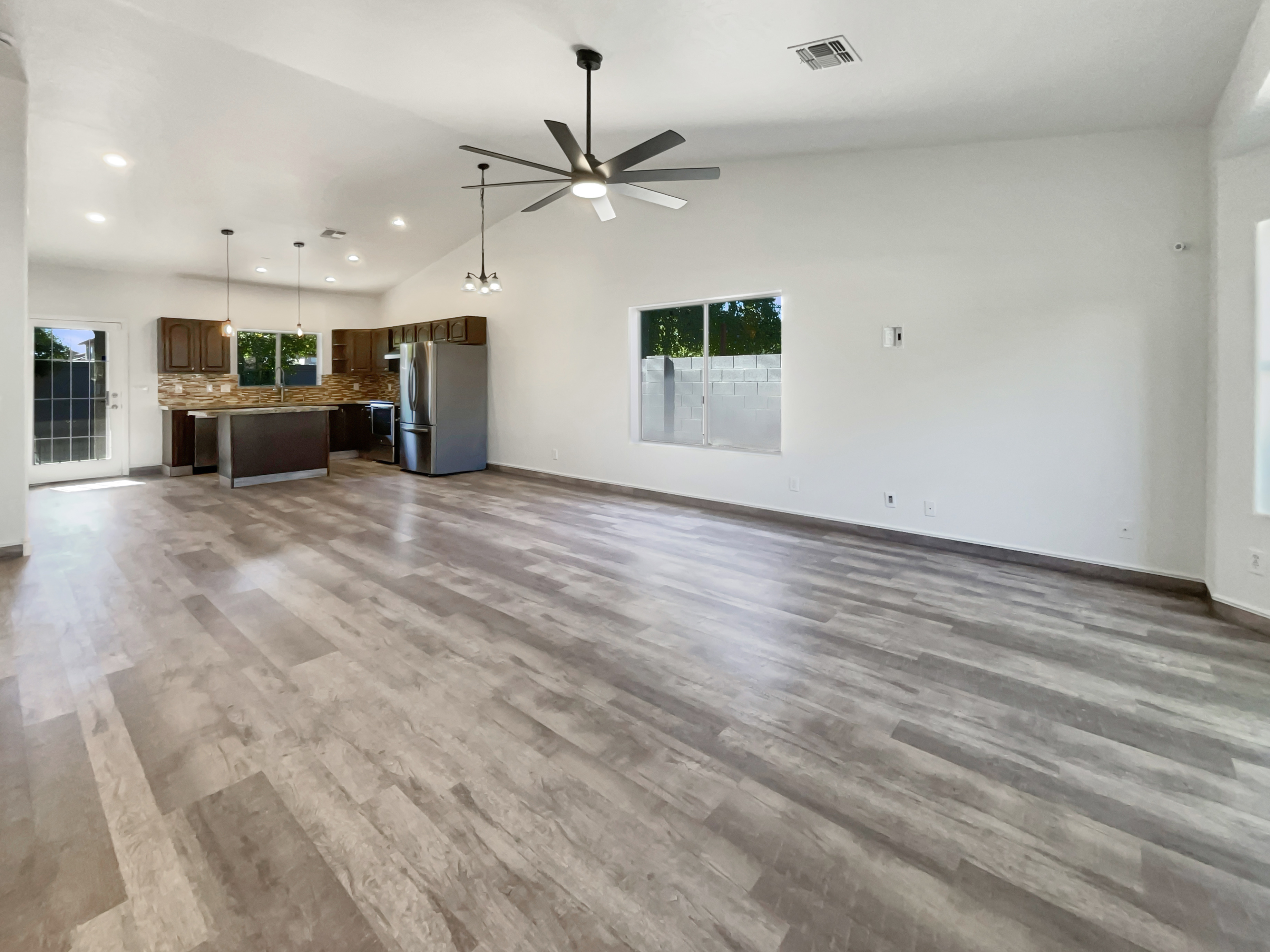 Photo 3 of 22 of 1901 E Marquette Dr, Gilbert, AZ