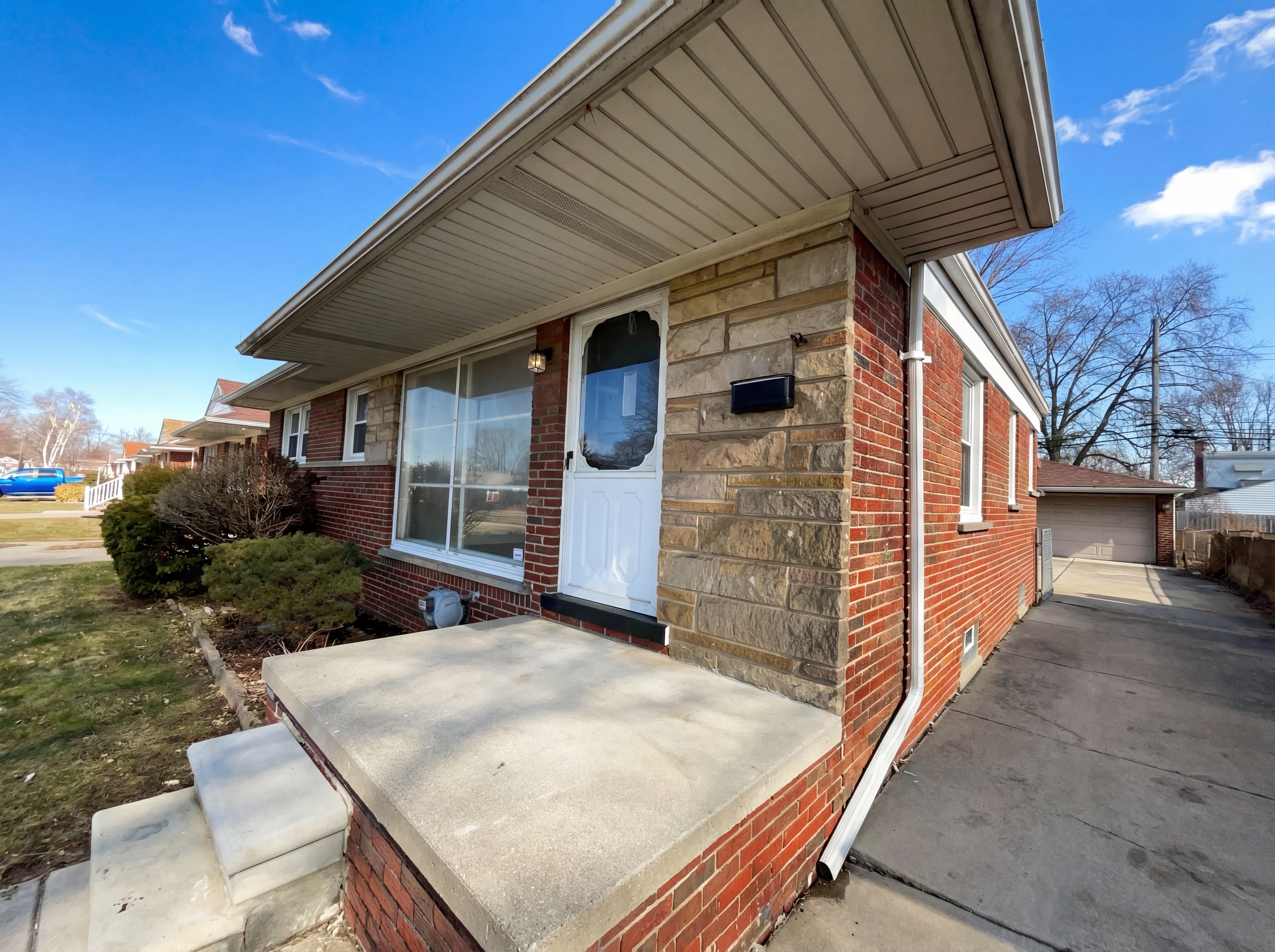 Photo 7 of 19 of 29212 Ursuline St, Saint Clair Shores, MI