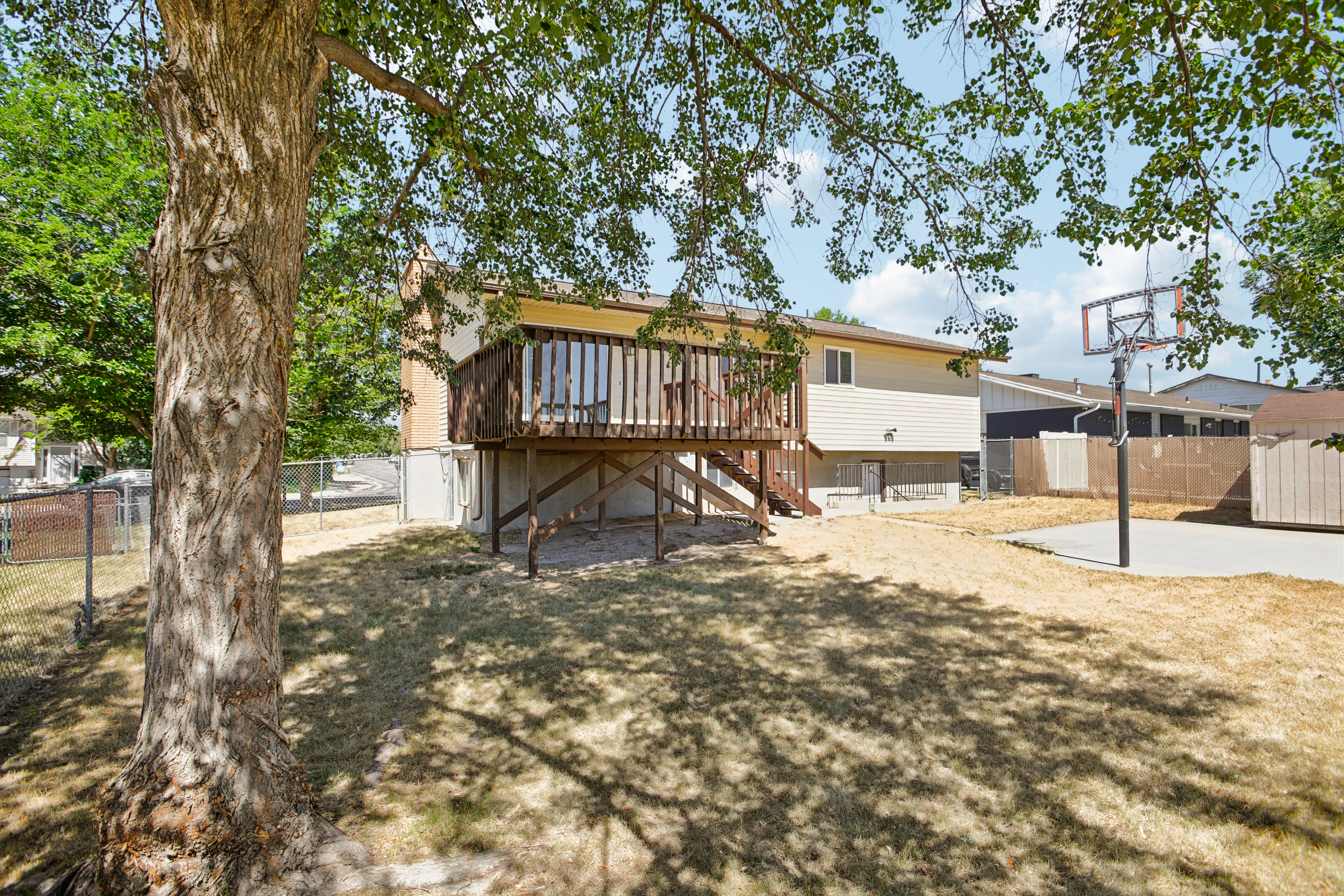 Photo 28 of 30 of 6383 S Lauritzen Dr, Taylorsville, UT