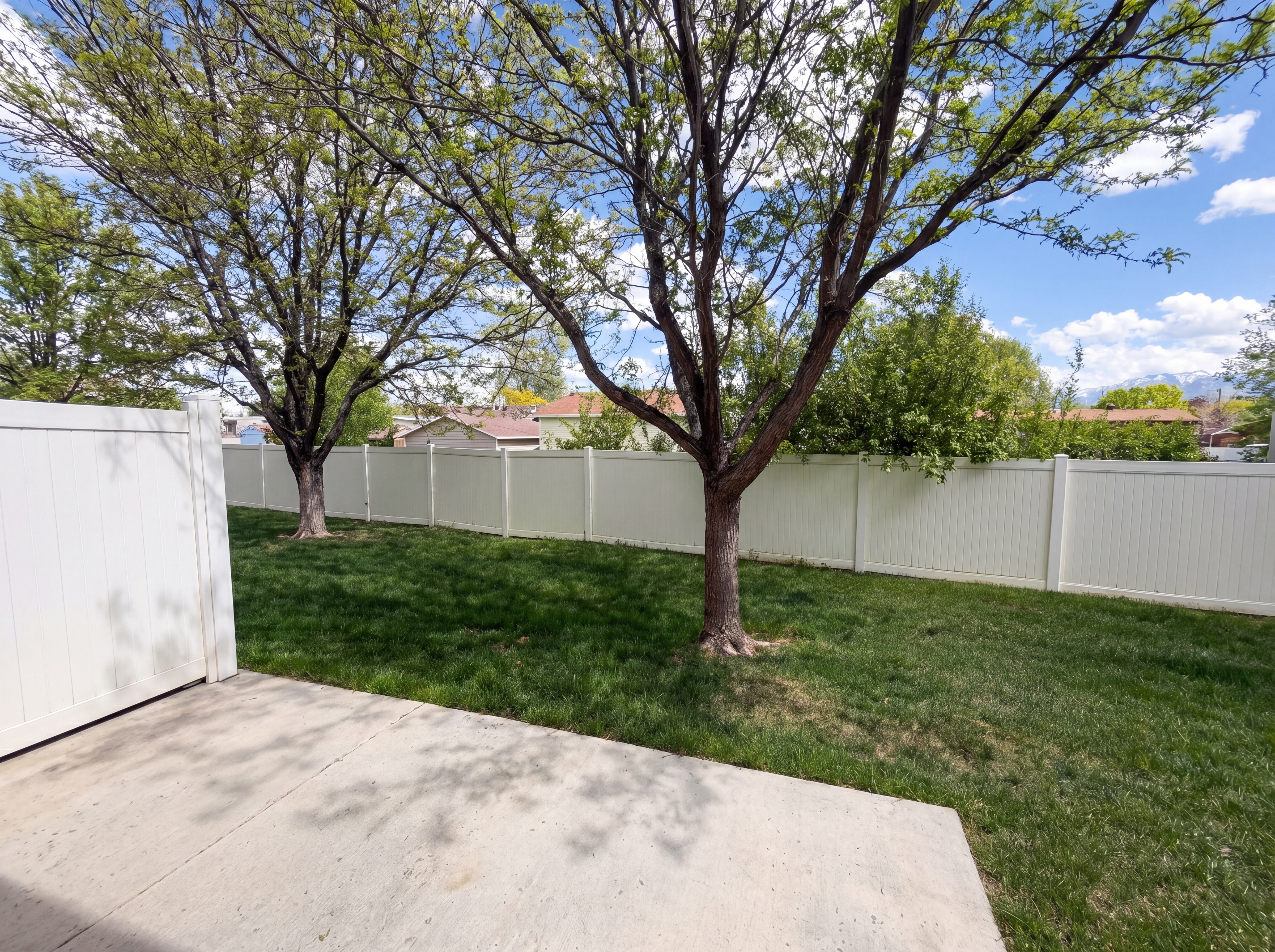 Photo 5 of 24 of 6729 S Pine Landing Way, West Jordan, UT