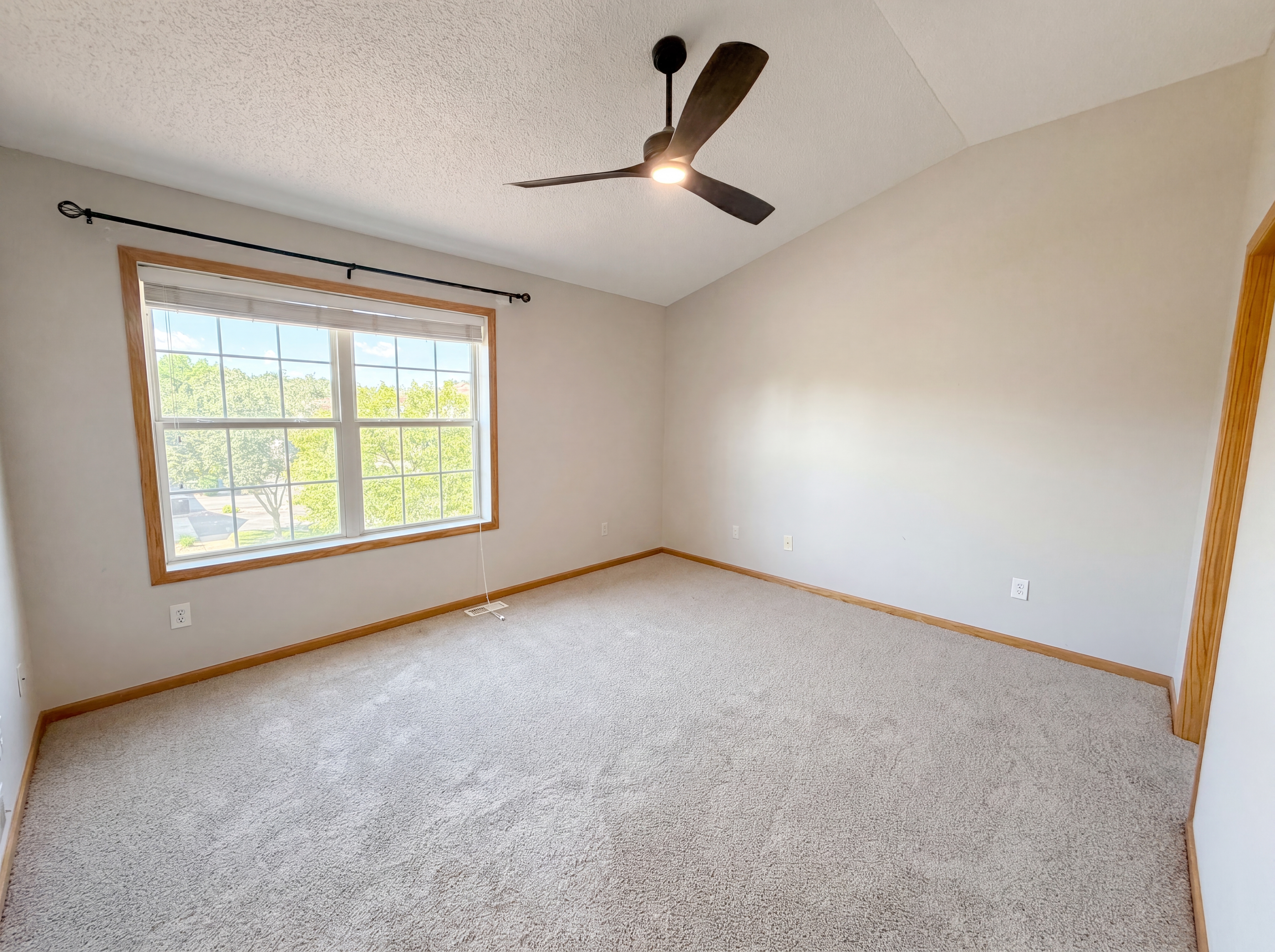 Photo 5 of 16 of 17213 Monroe St NW, Elk River, MN