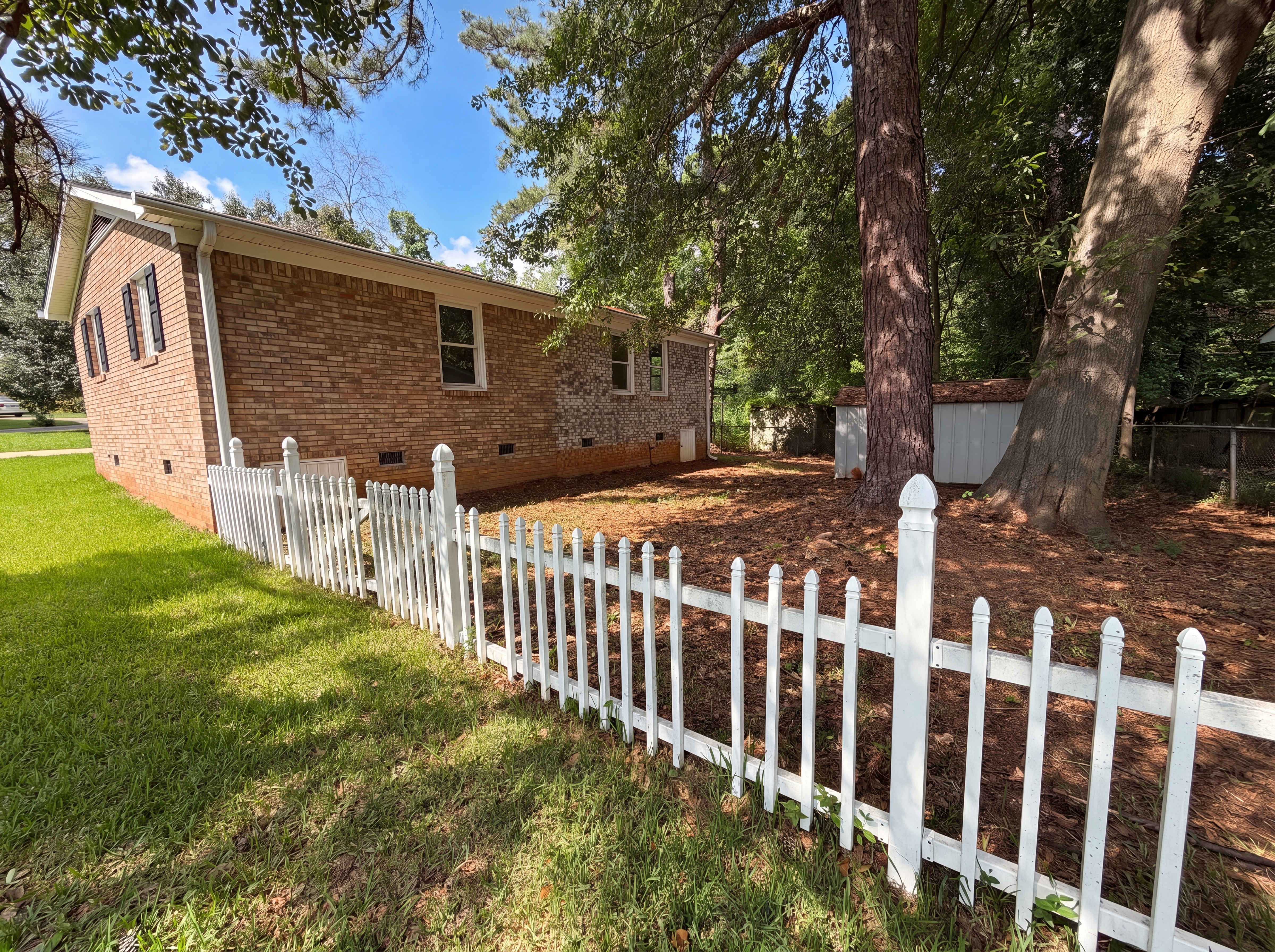 Photo 5 of 23 of 1328 Baffin Bay Rd, Columbia, SC