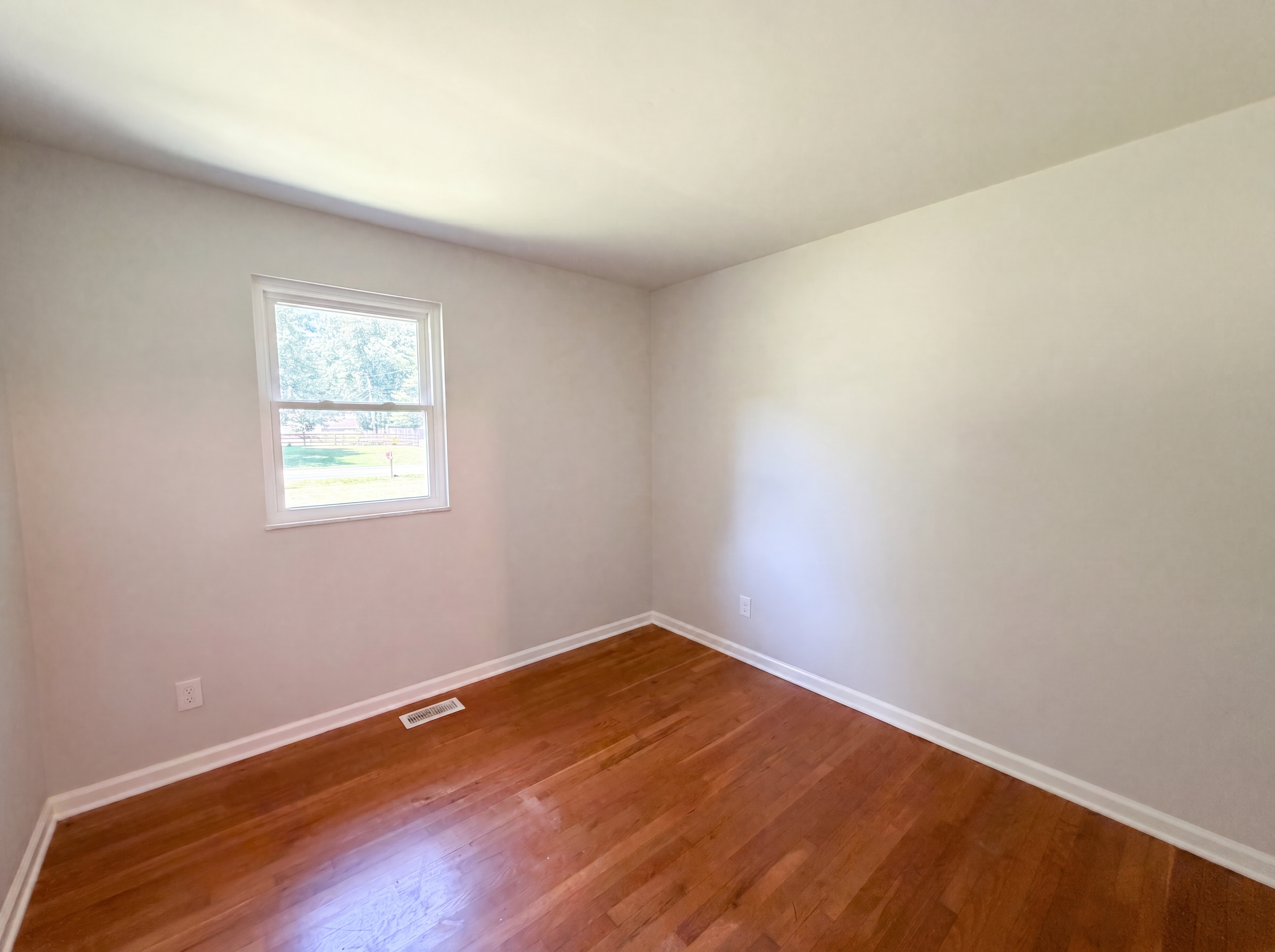Photo 11 of 19 of 2883 S Wollenweber Rd, New Palestine, IN