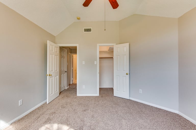 Photo 34 of 38 - 404 Pecan Hollow Dr, Coppell, TX 75019