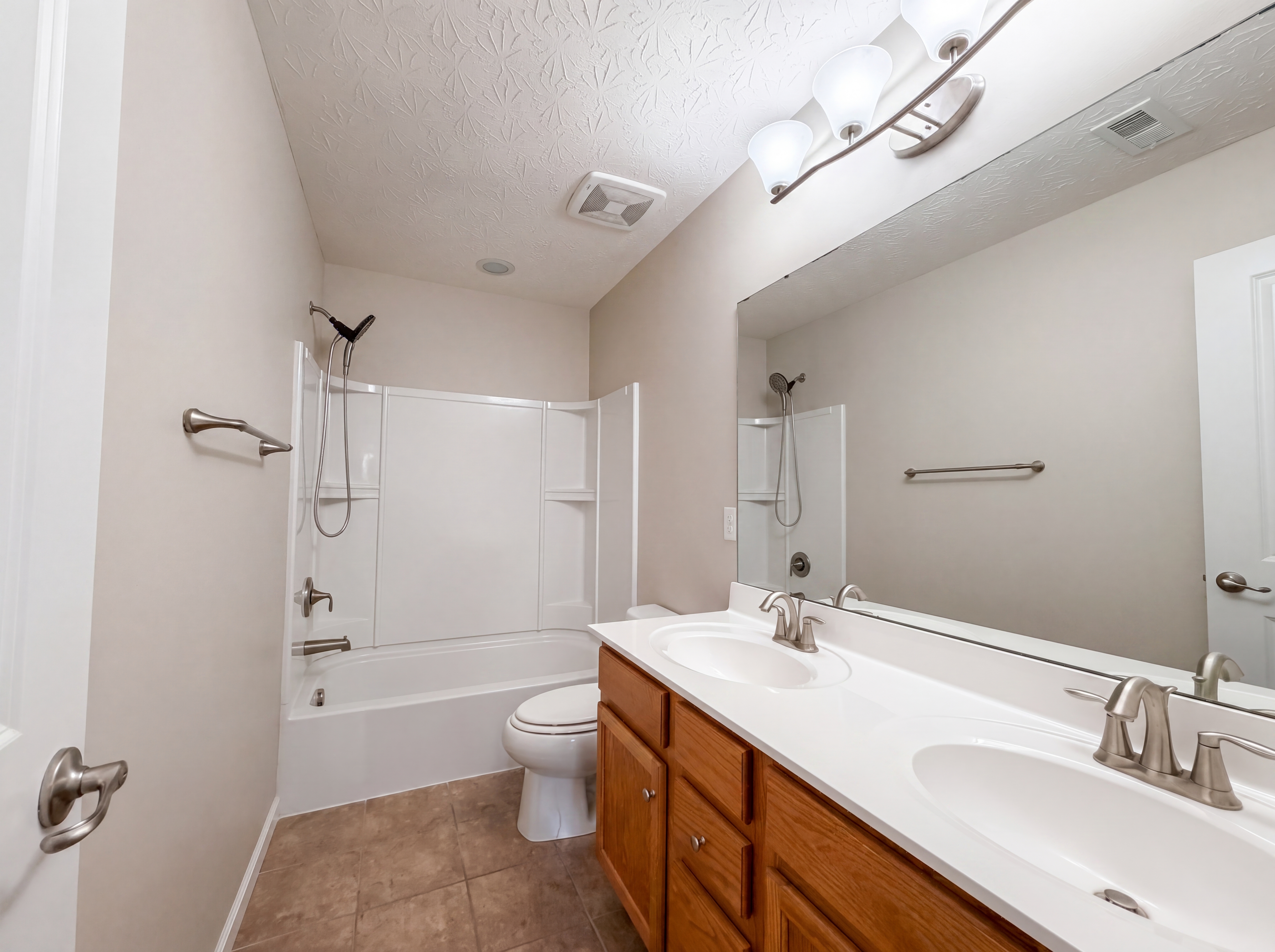 Photo 6 of 37 of 7533 Cherokee Ln, Liberty Township, OH