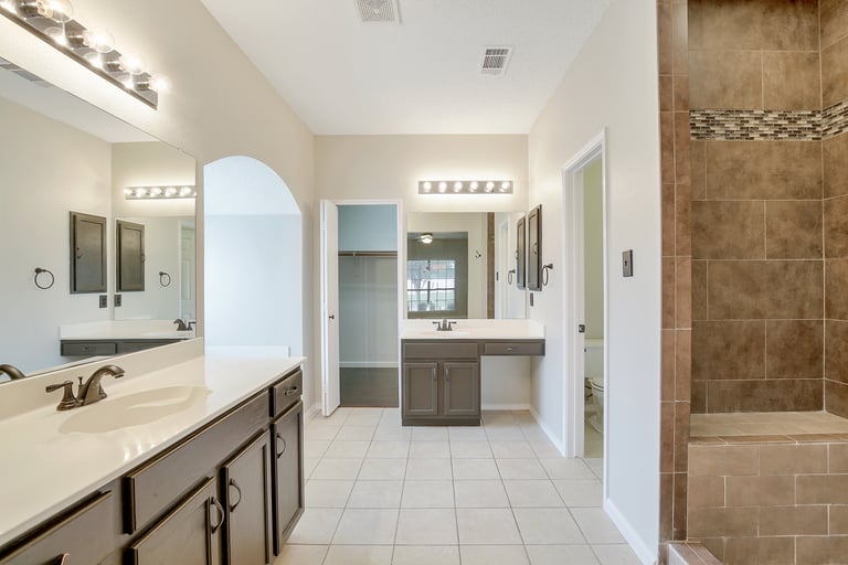 Photo 18 of 26 - 5716 Wimbledon Cir, Haltom City, TX 76137