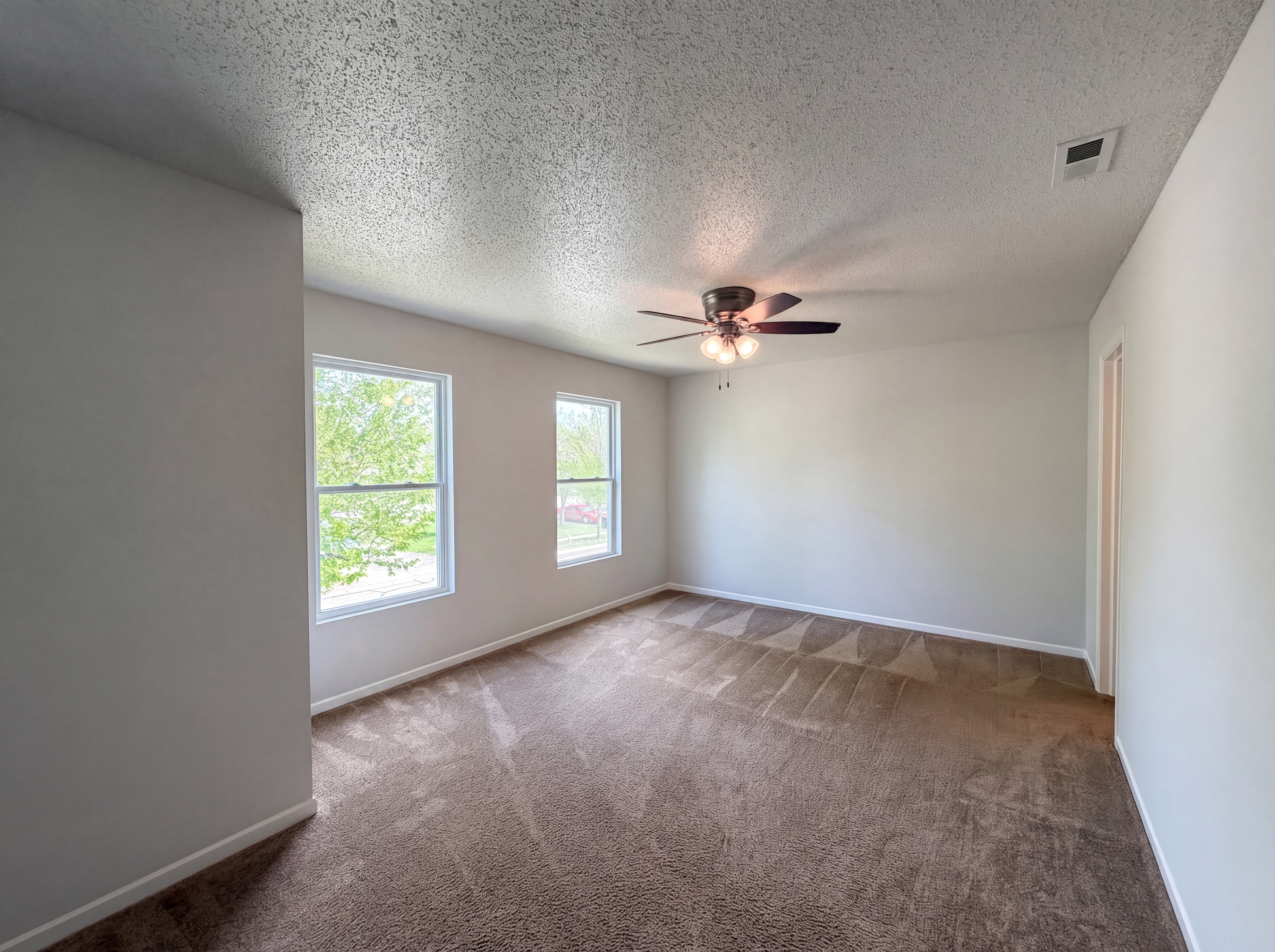 Photo 9 of 17 of 925 Harbon Dr, Franklin, IN
