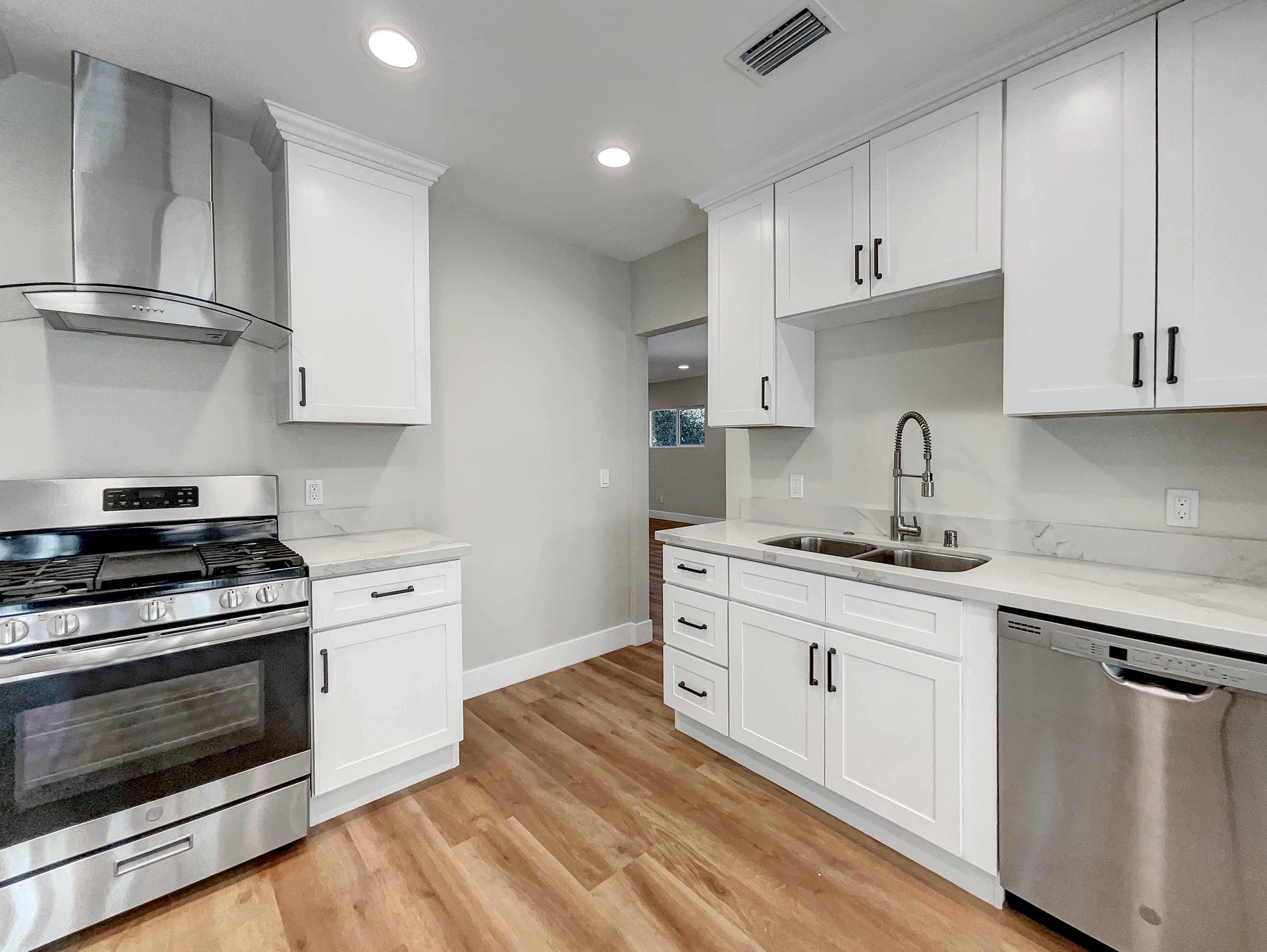 Photo 2 of 25 of 6440 Clear Springs Rd, Simi Valley, CA