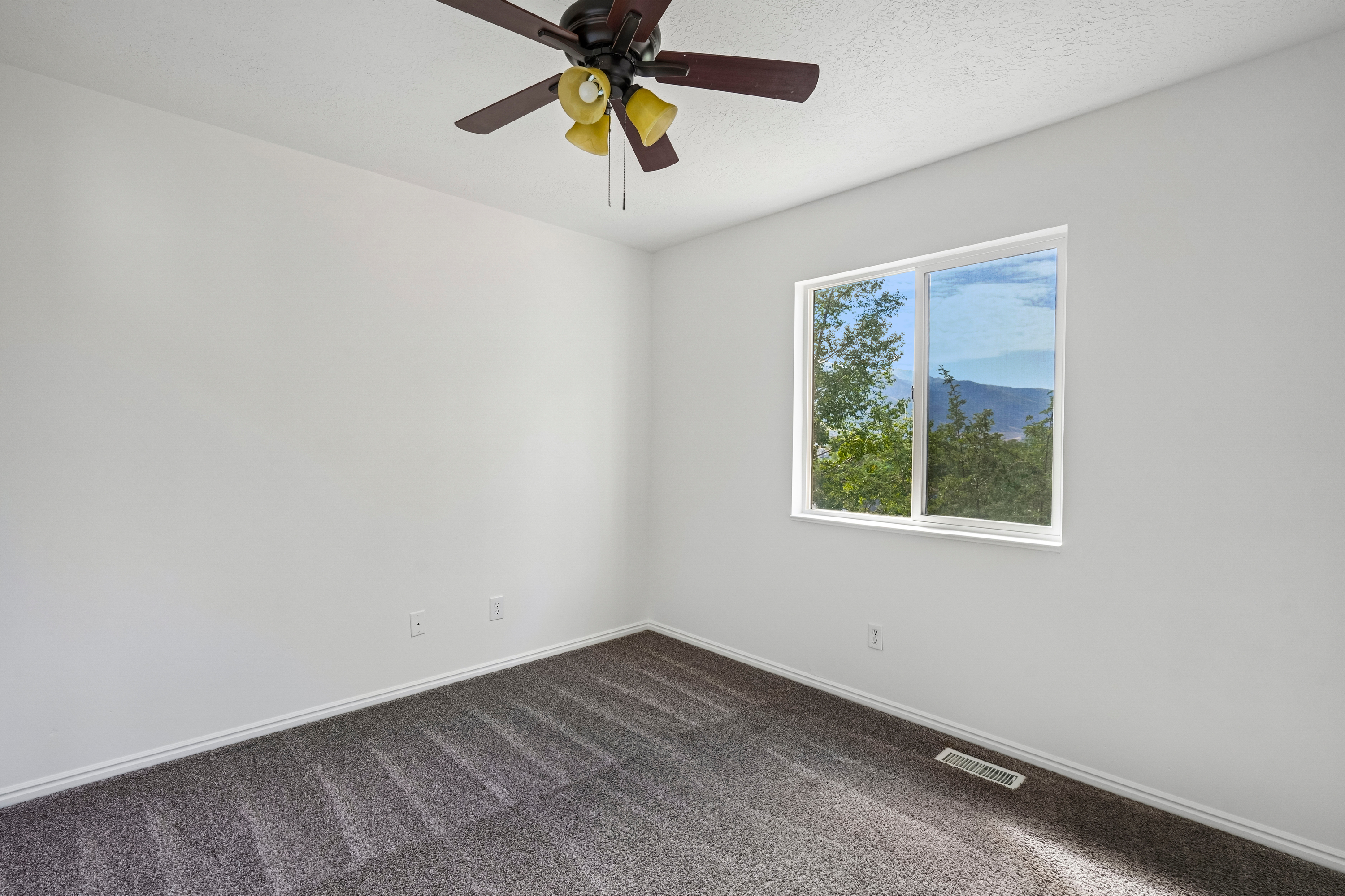 Photo 19 of 43 of 1204 E 3225 N, Layton, UT
