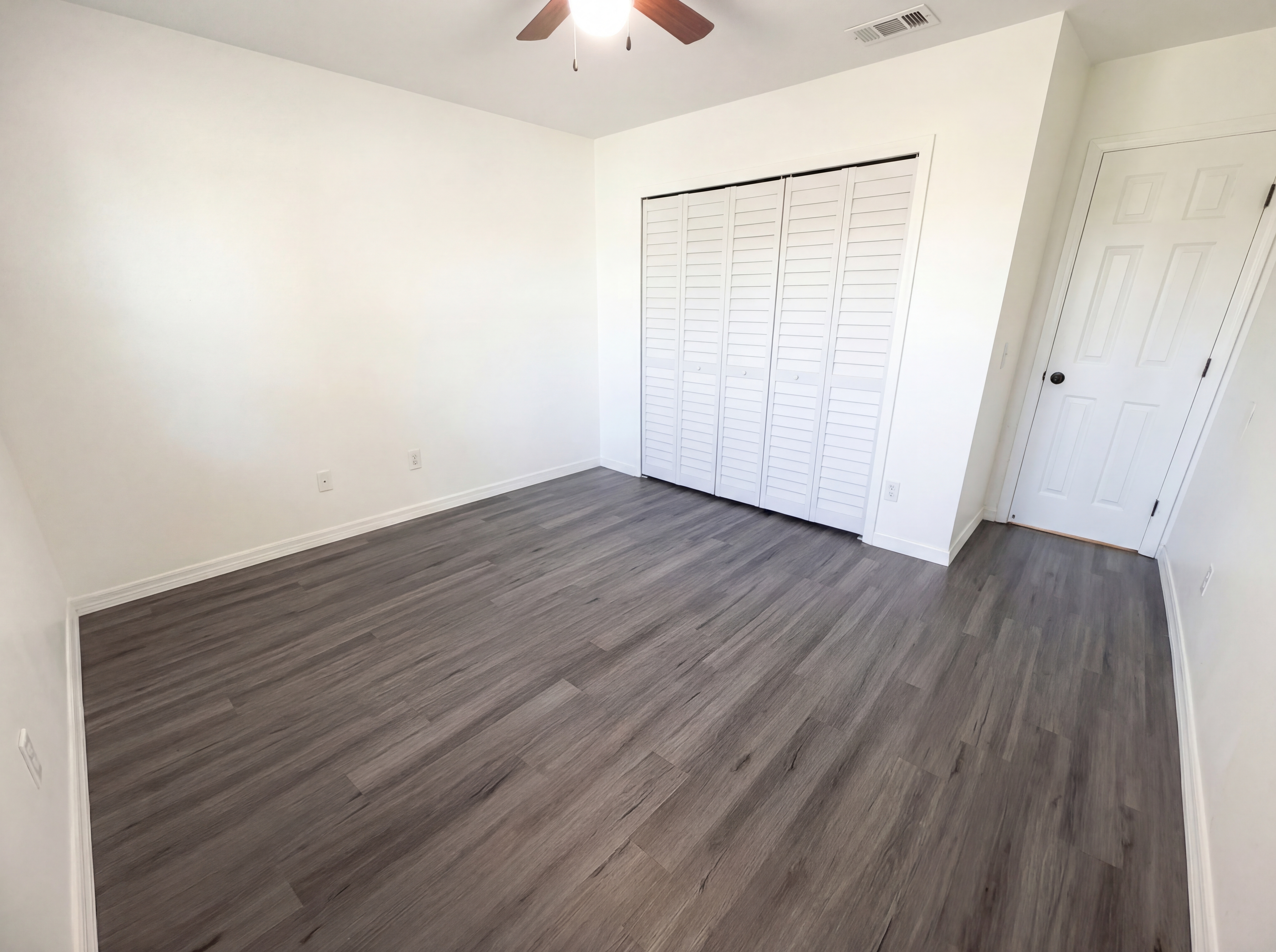Photo 4 of 27 of 681 SW McCoy Ave, Port Saint Lucie, FL