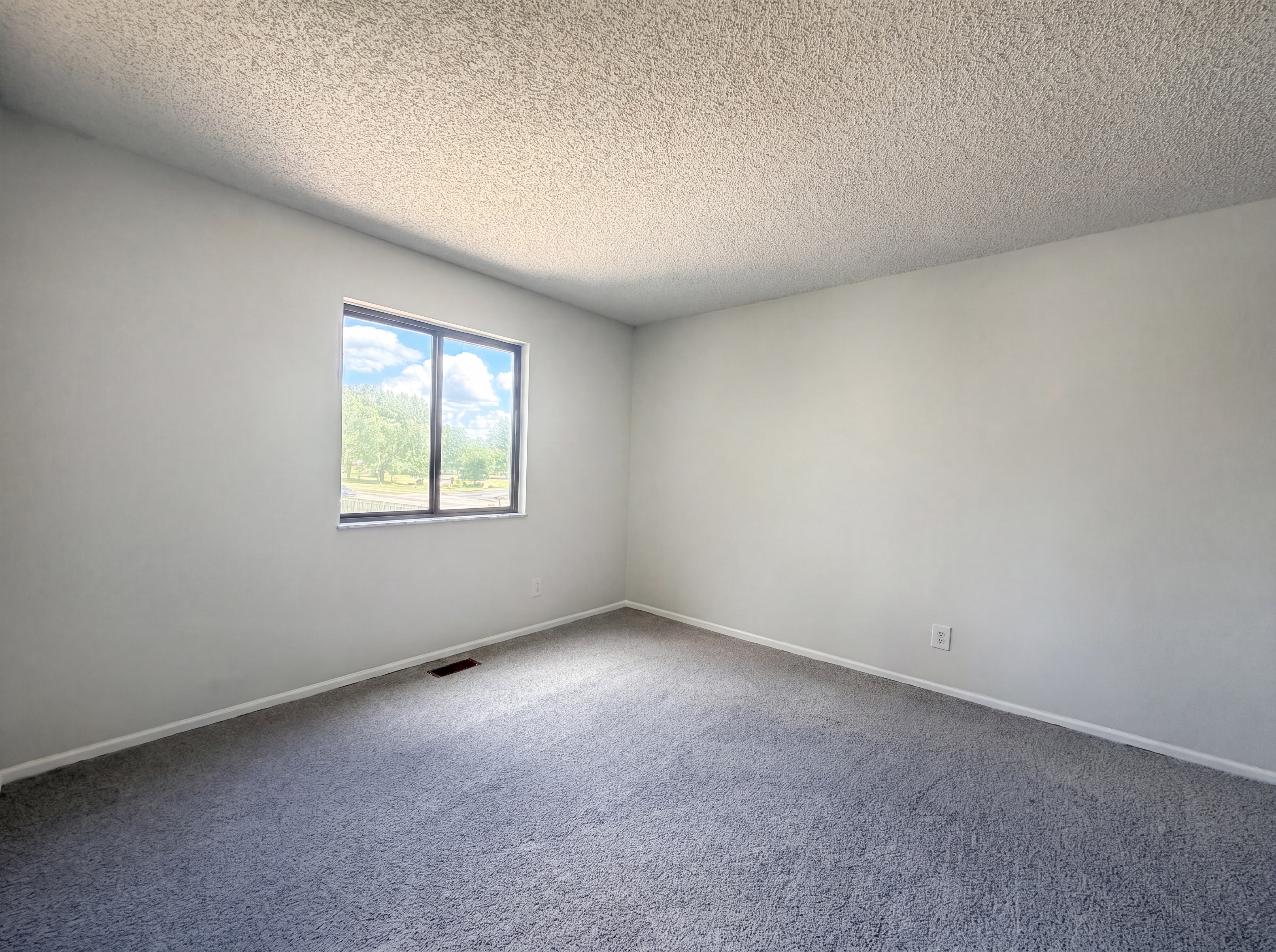 Photo 18 of 41 of 3581 Meadowgate Ct, Pickerington, OH