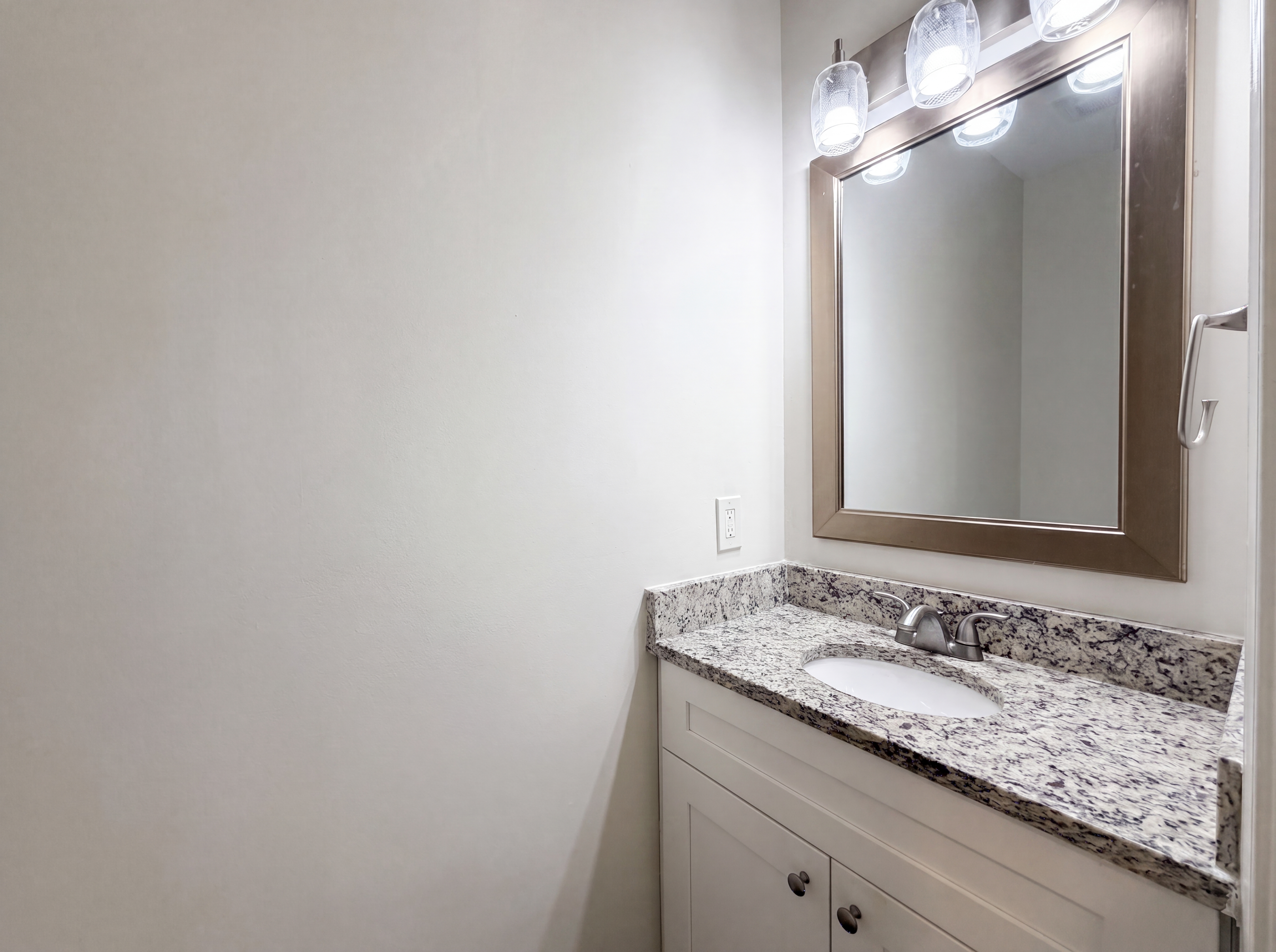 Photo 15 of 29 of 4141 Stillwater Pt, Ellenwood, GA