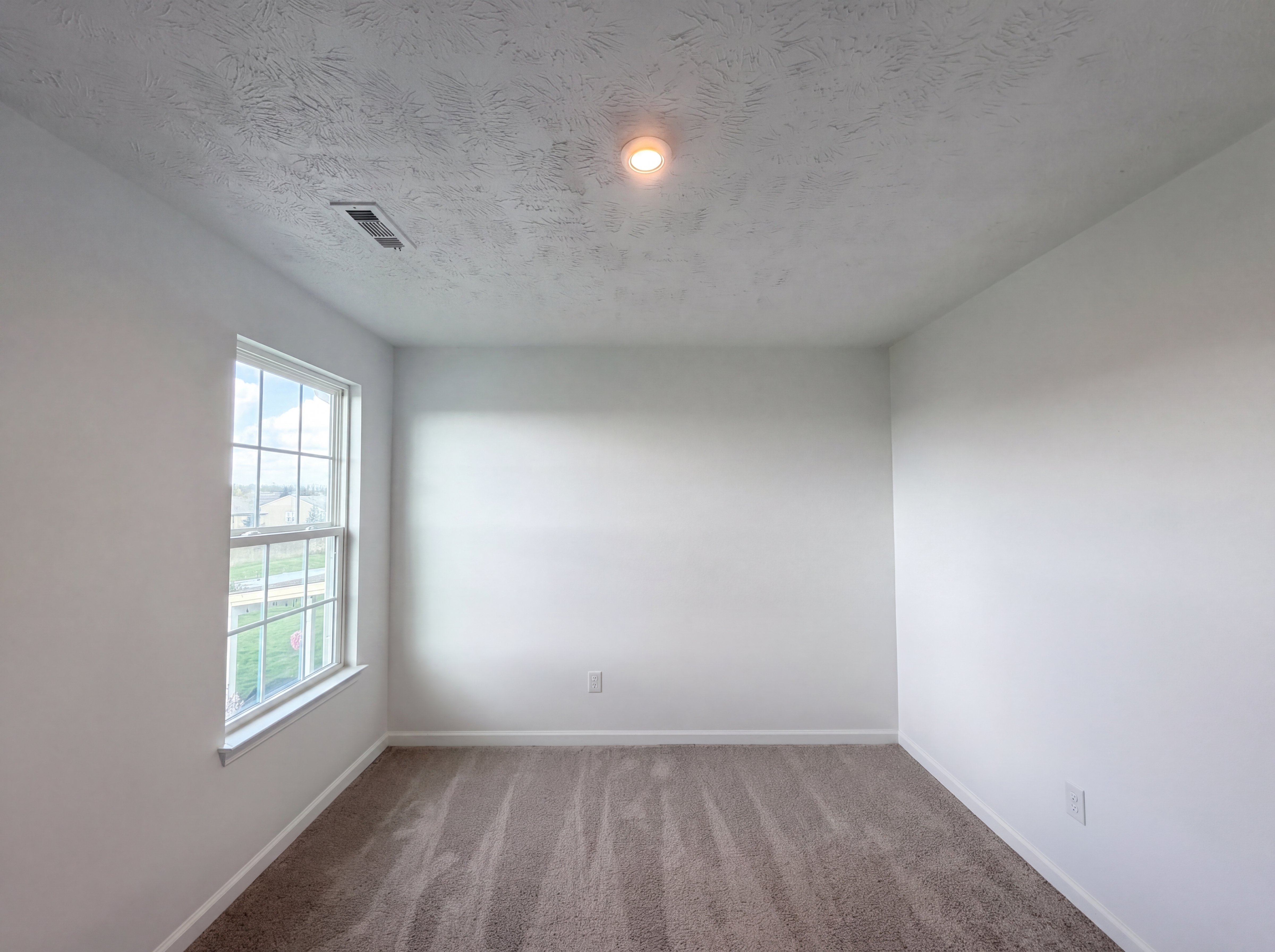 Photo 8 of 22 of 9200 Nash Ln, North Ridgeville, OH