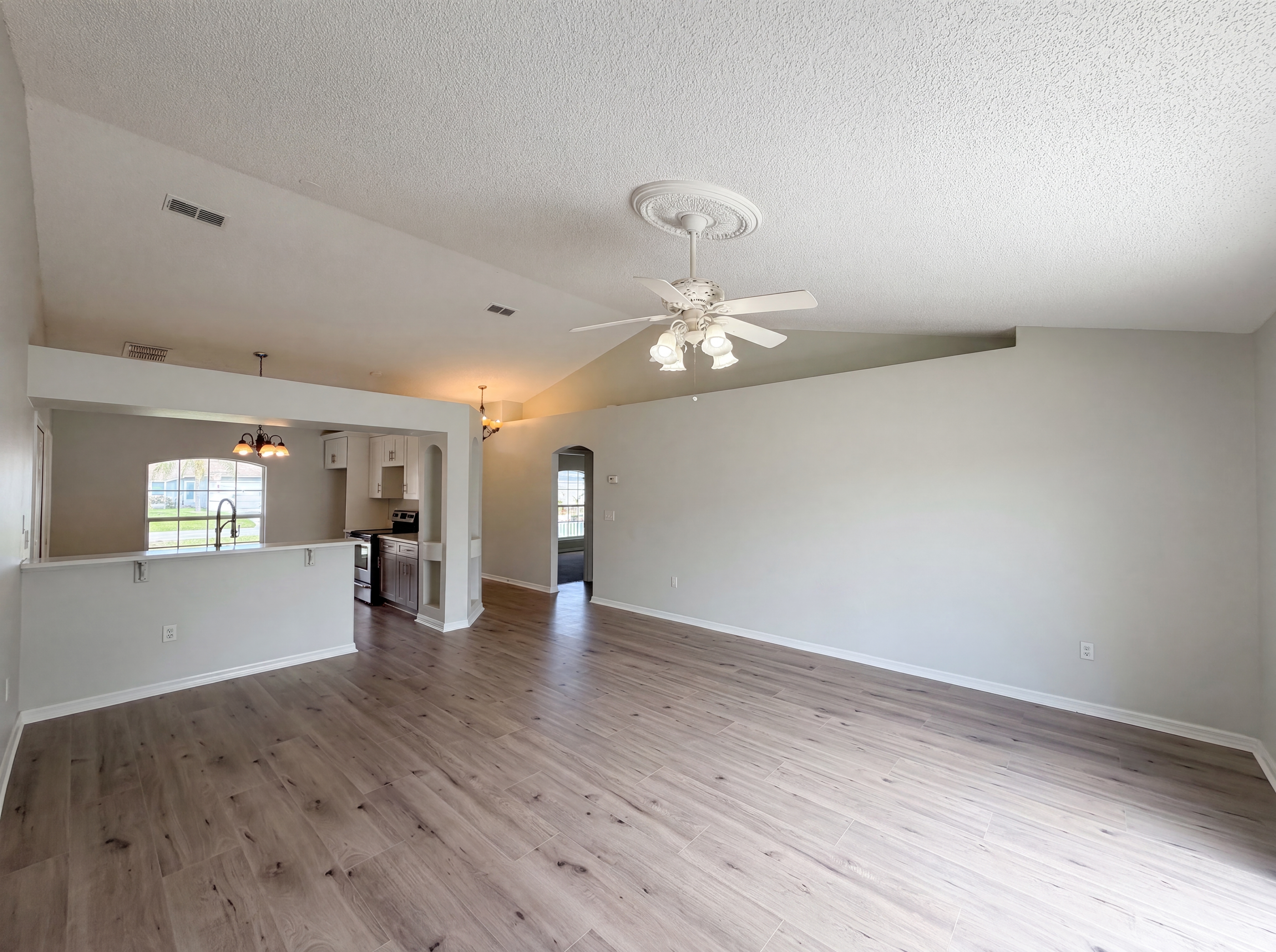 Photo 3 of 18 of 714 Dromedary Dr, Kissimmee, FL