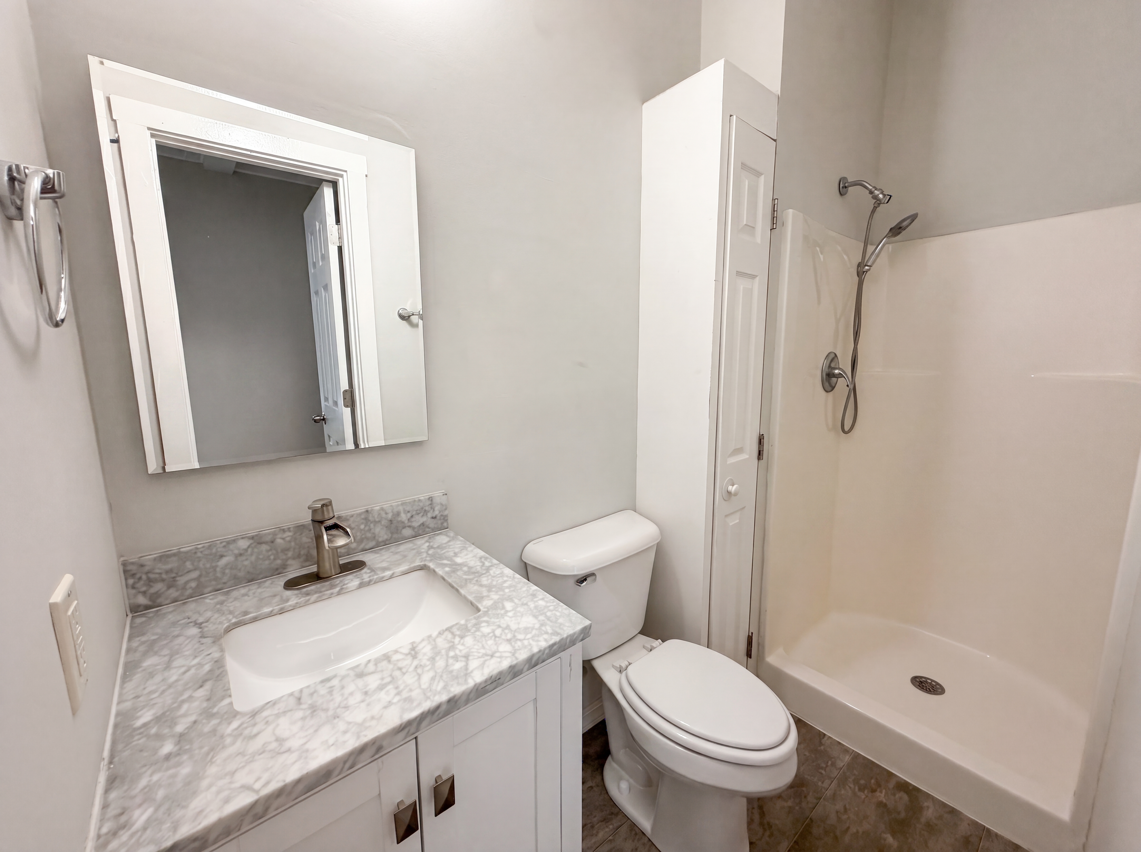 Photo 9 of 25 of 1510 E Raymond St, Indianapolis, IN