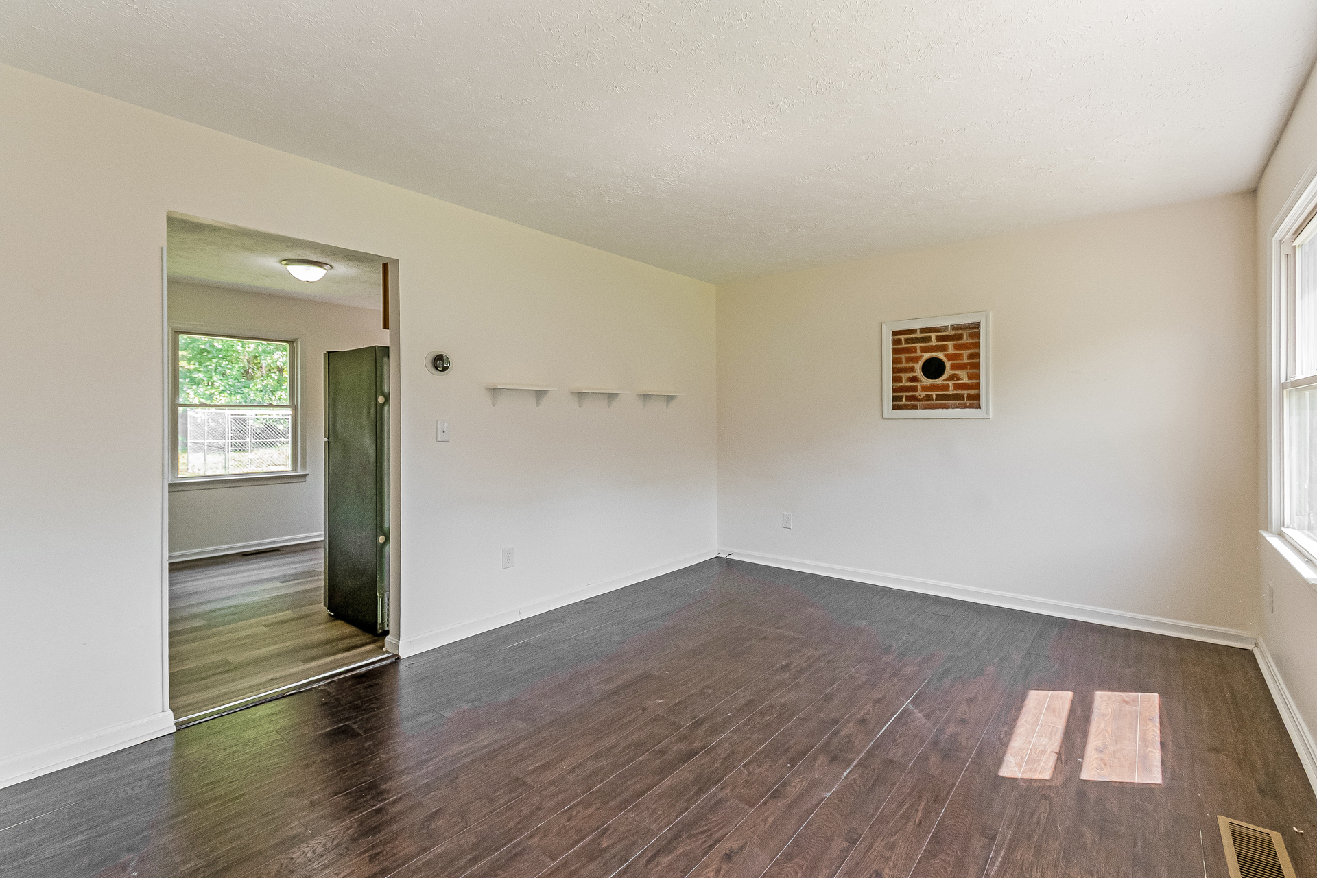 Photo 3 of 19 of 9577 Roys Ln, Culpeper, VA