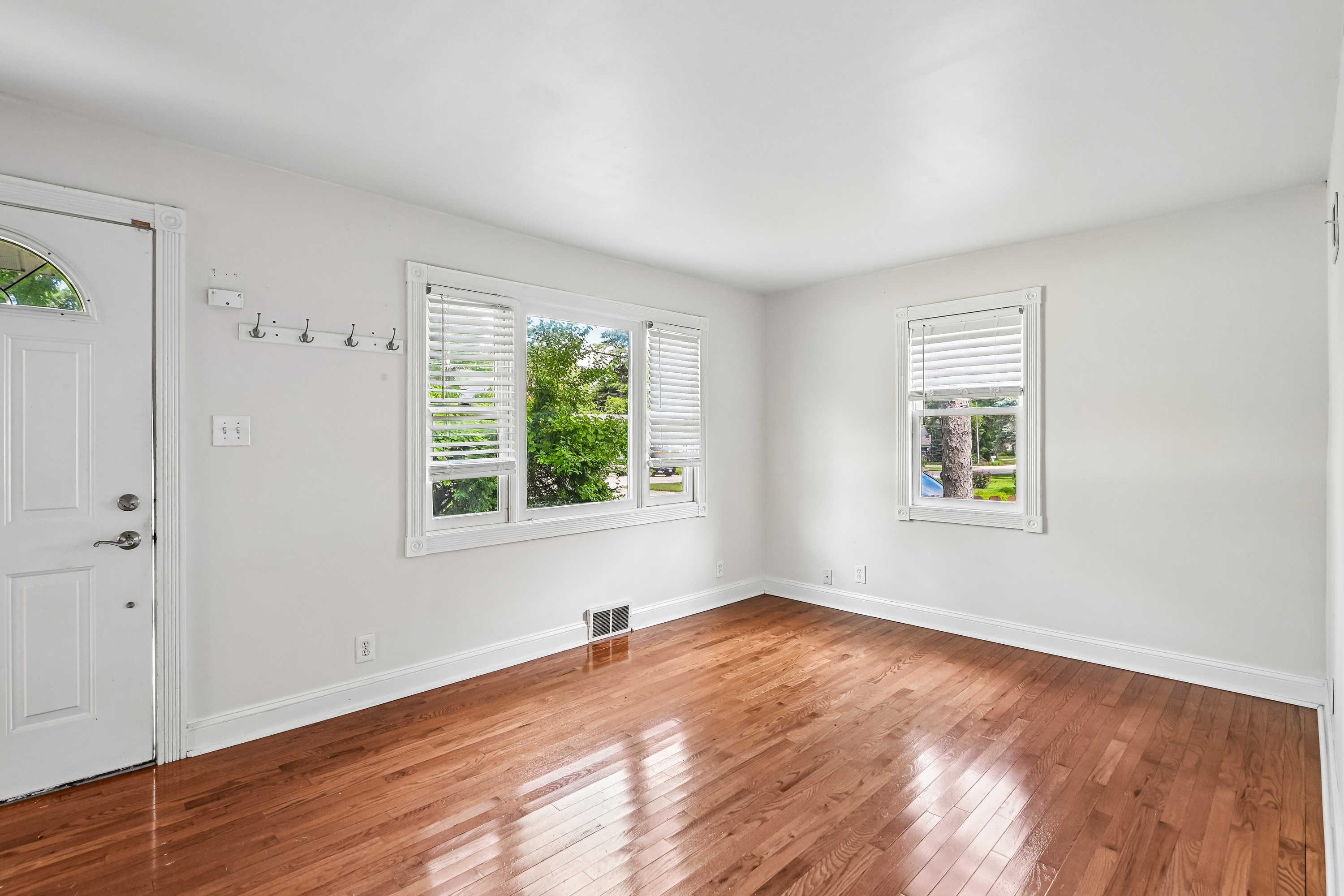 Photo 37 of 72 of 4811 Roslyn Rd, Downers Grove, IL