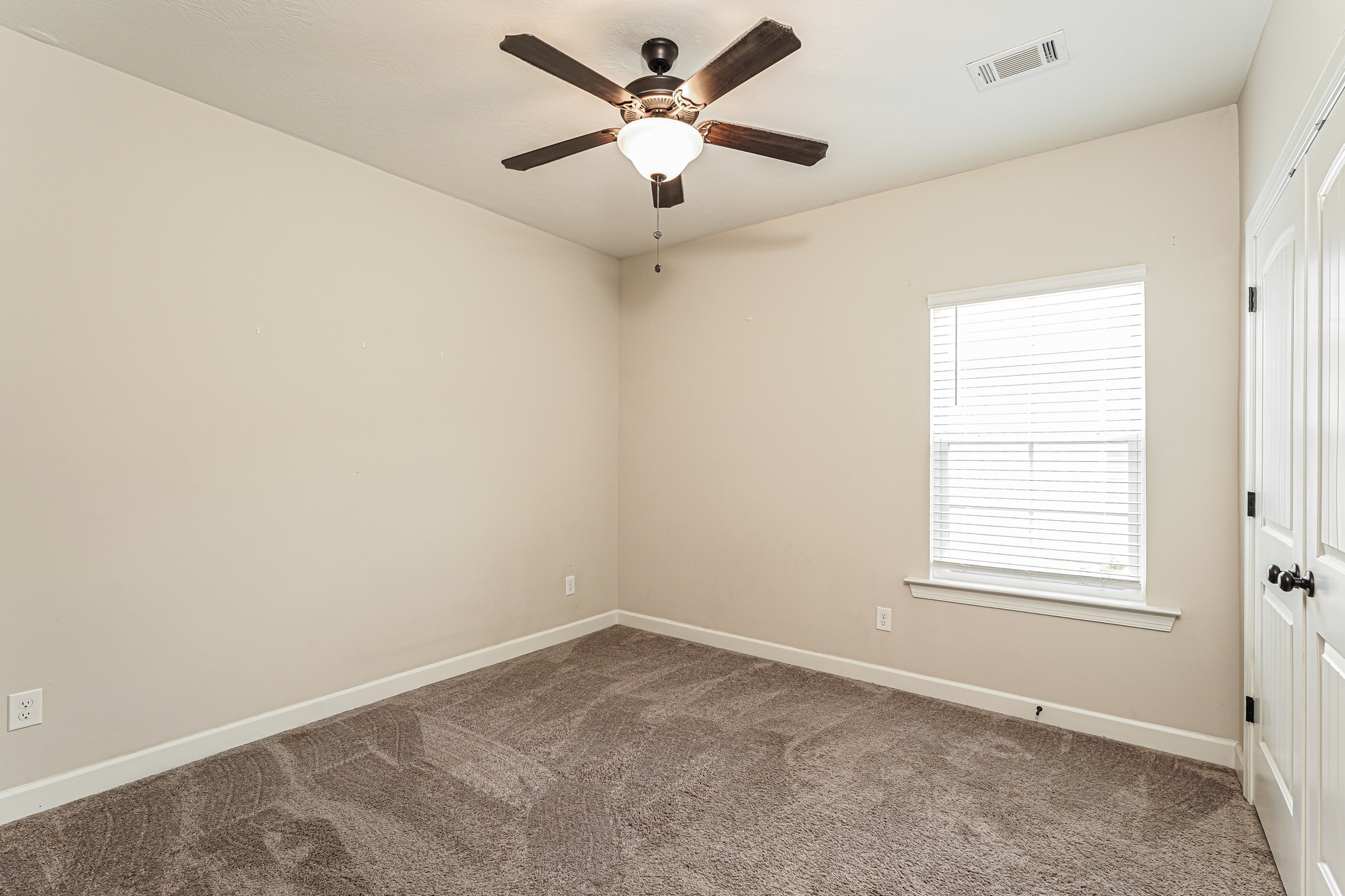 Photo 14 of 21 of 875 Lynbrook Ct, North Augusta, SC