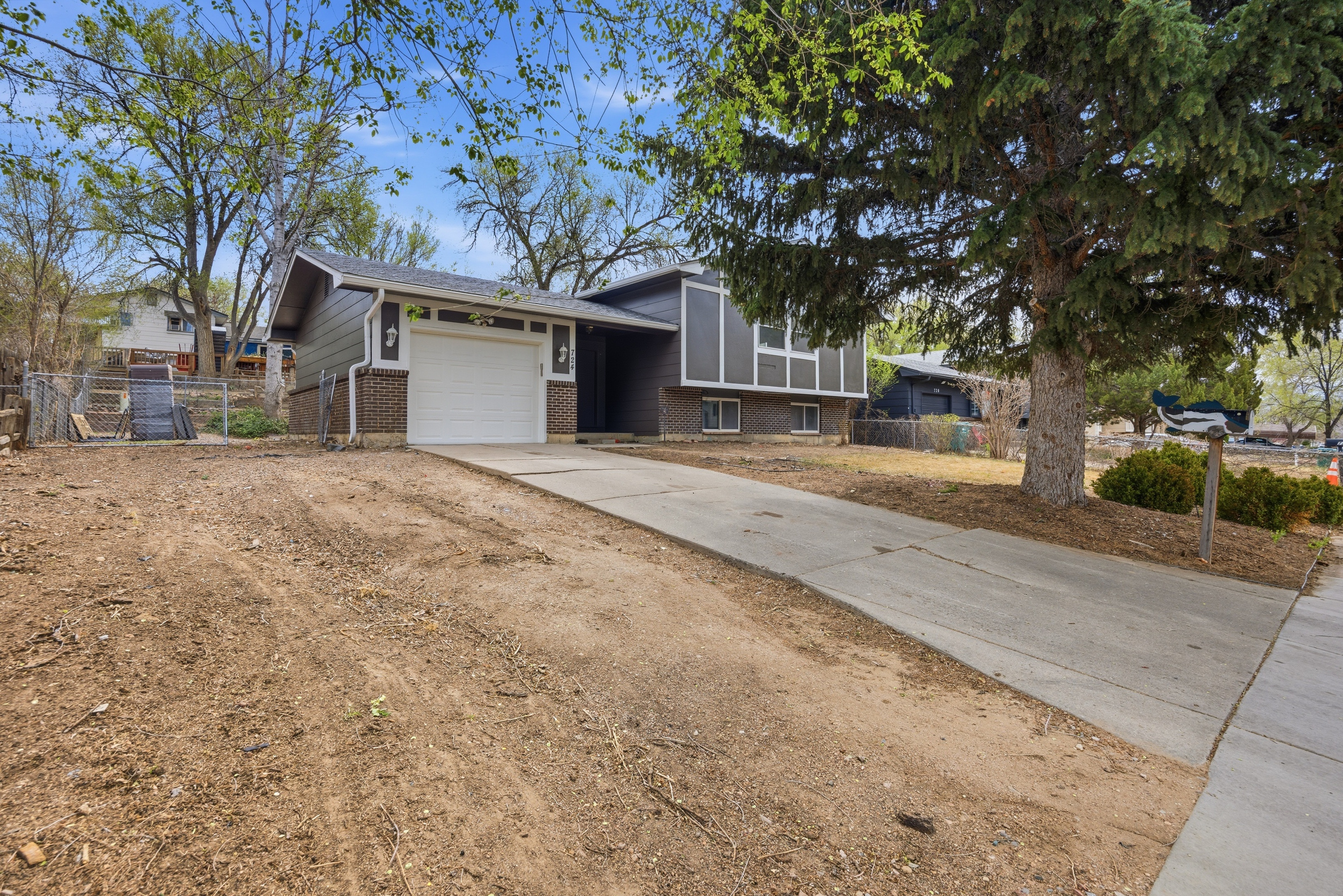 Photo 9 of 41 of 724 Squire St, Colorado Springs, CO