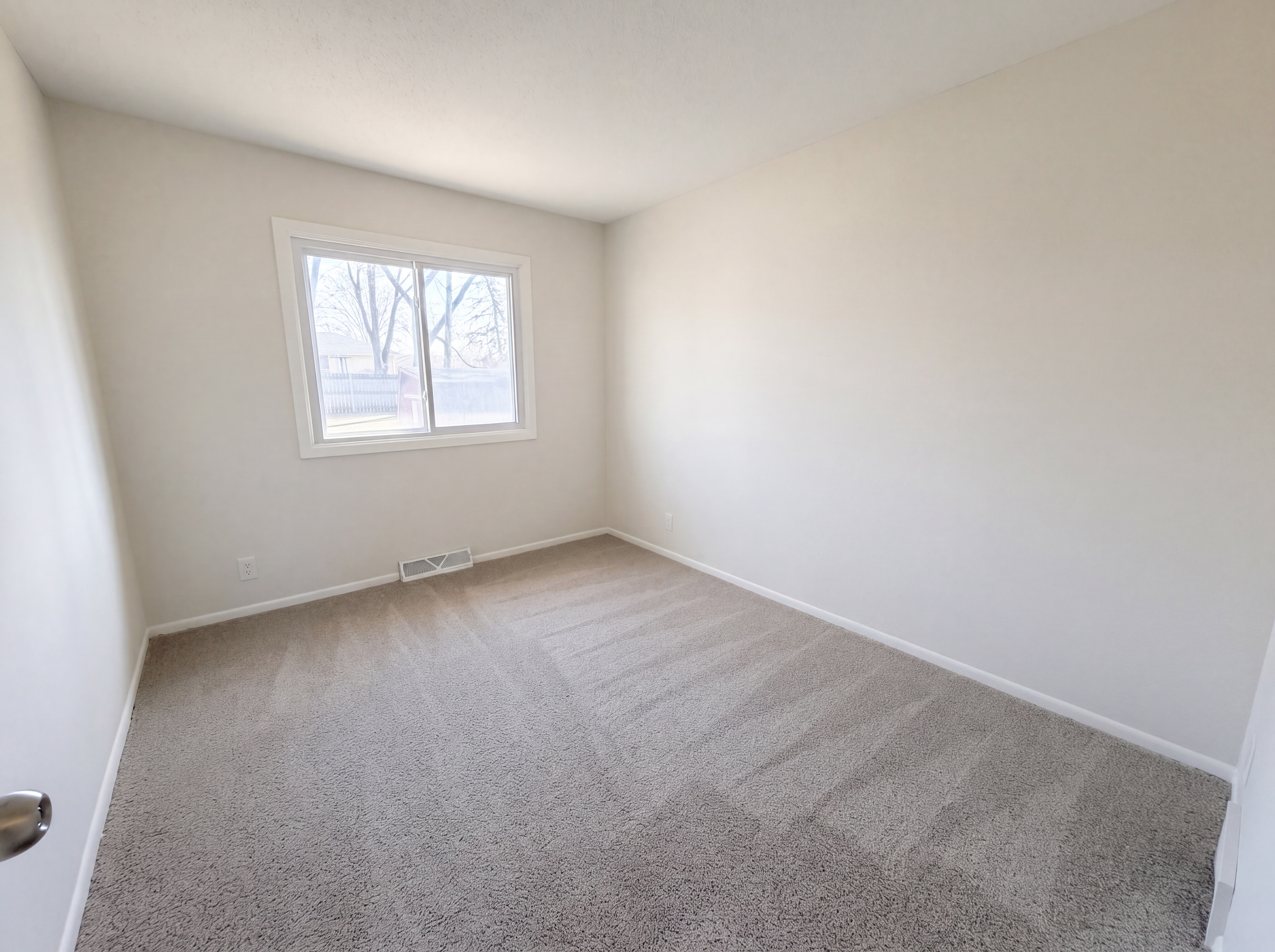 Photo 4 of 32 of 354 111th Ave NW, Coon Rapids, MN