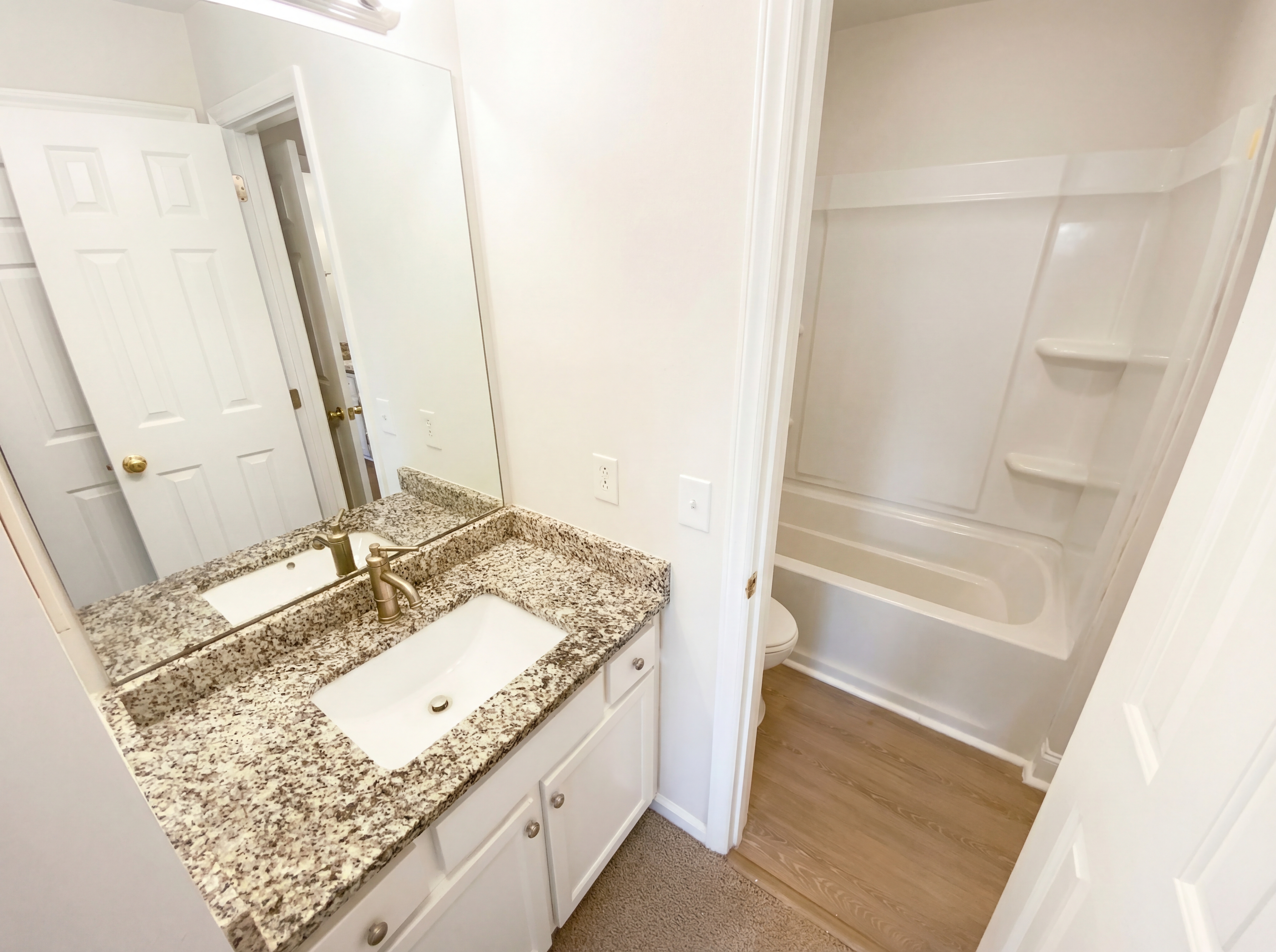 Photo 7 of 28 of 1101 E Morehead St, Charlotte, NC