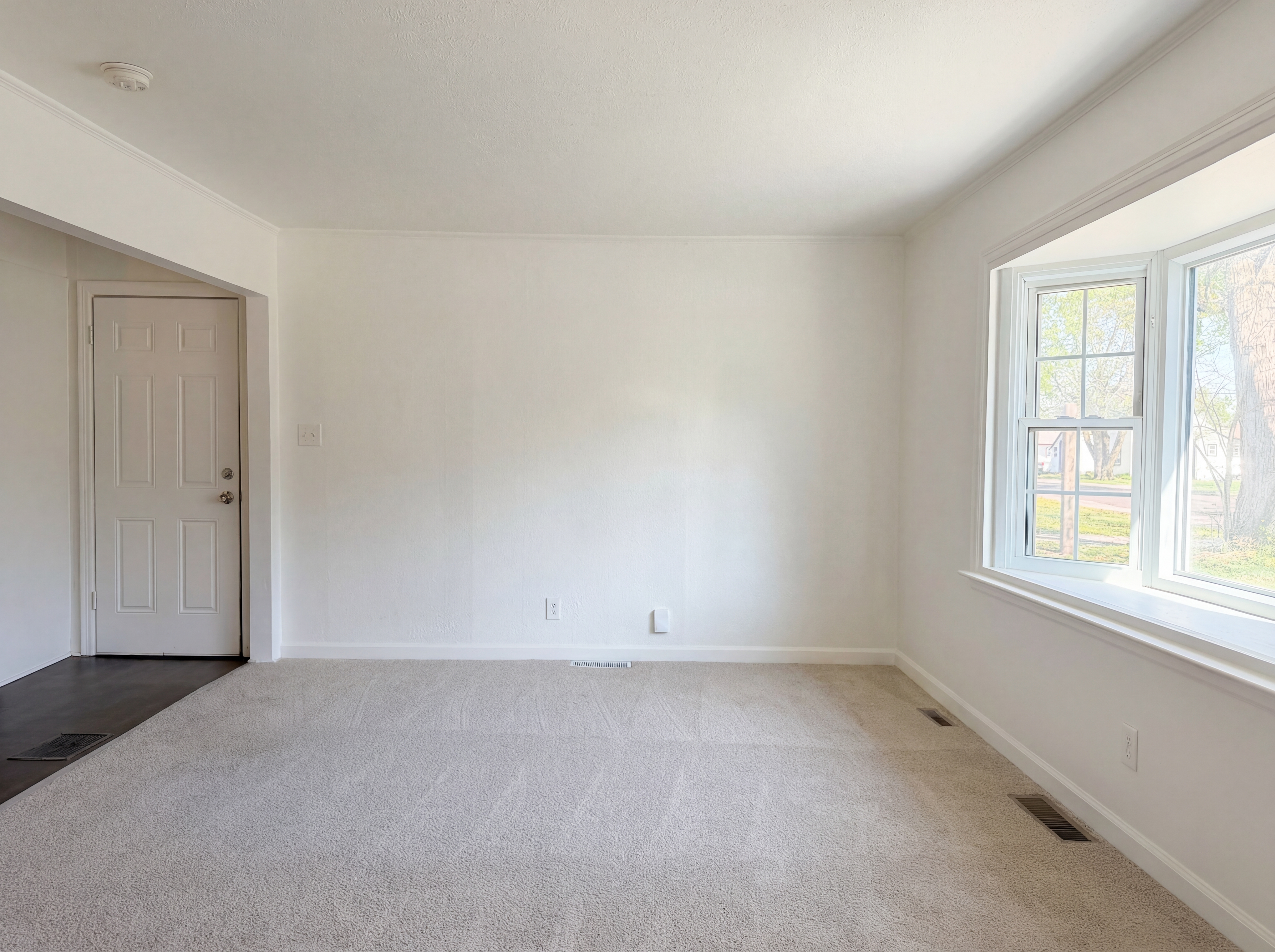 Photo 3 of 17 of 410 B St, Belton, MO