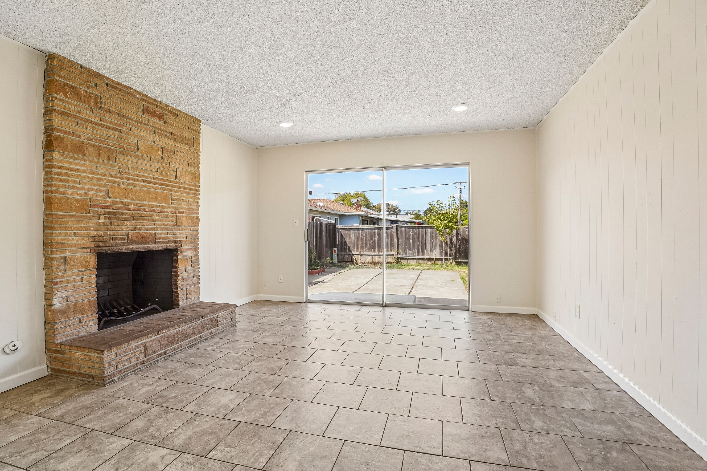 Photo 11 of 42 of 317 Goya Dr, Stockton, CA