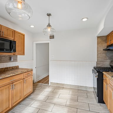 Property photo 2 of 1742 E Mayland St