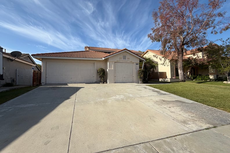 Property photo 1 of 2565 W Fairview Dr