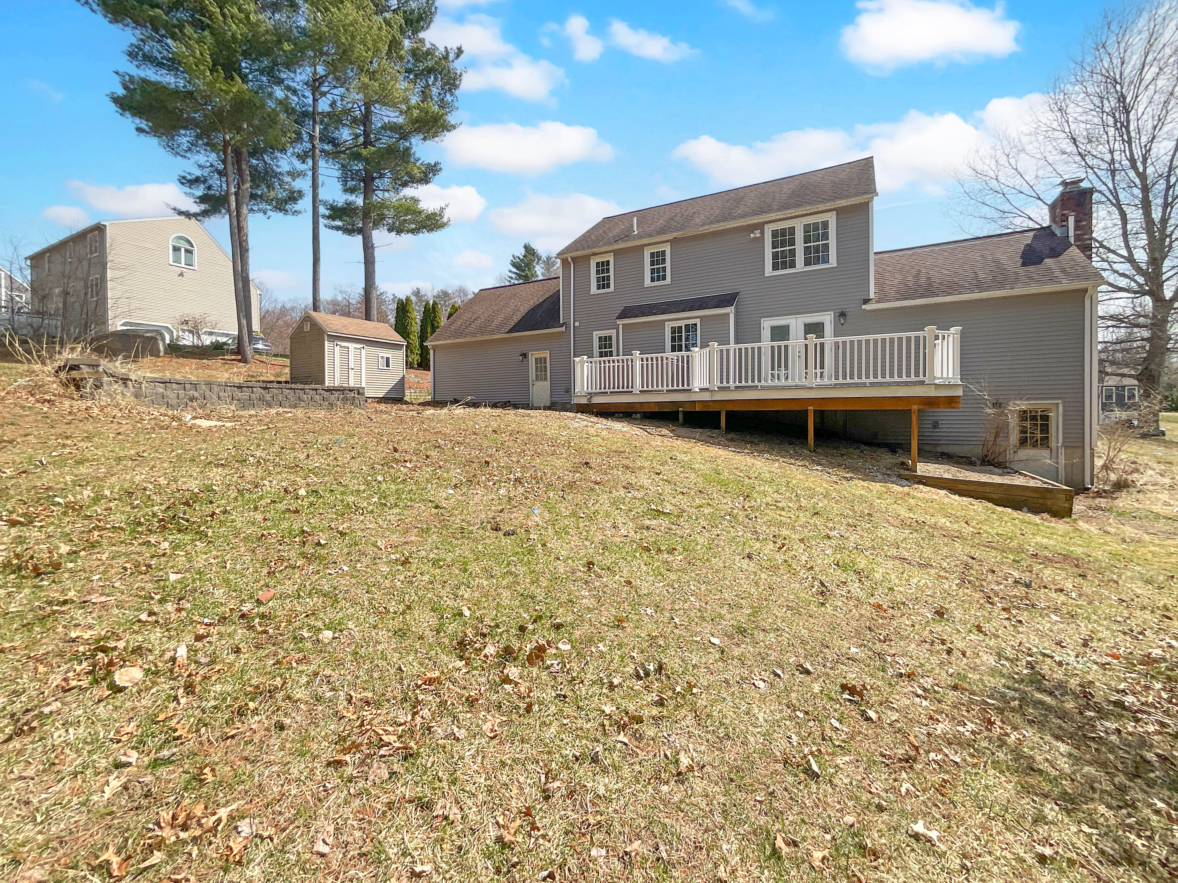Photo 5 of 36 of 5 Tracy Ann Dr, North Grafton, MA