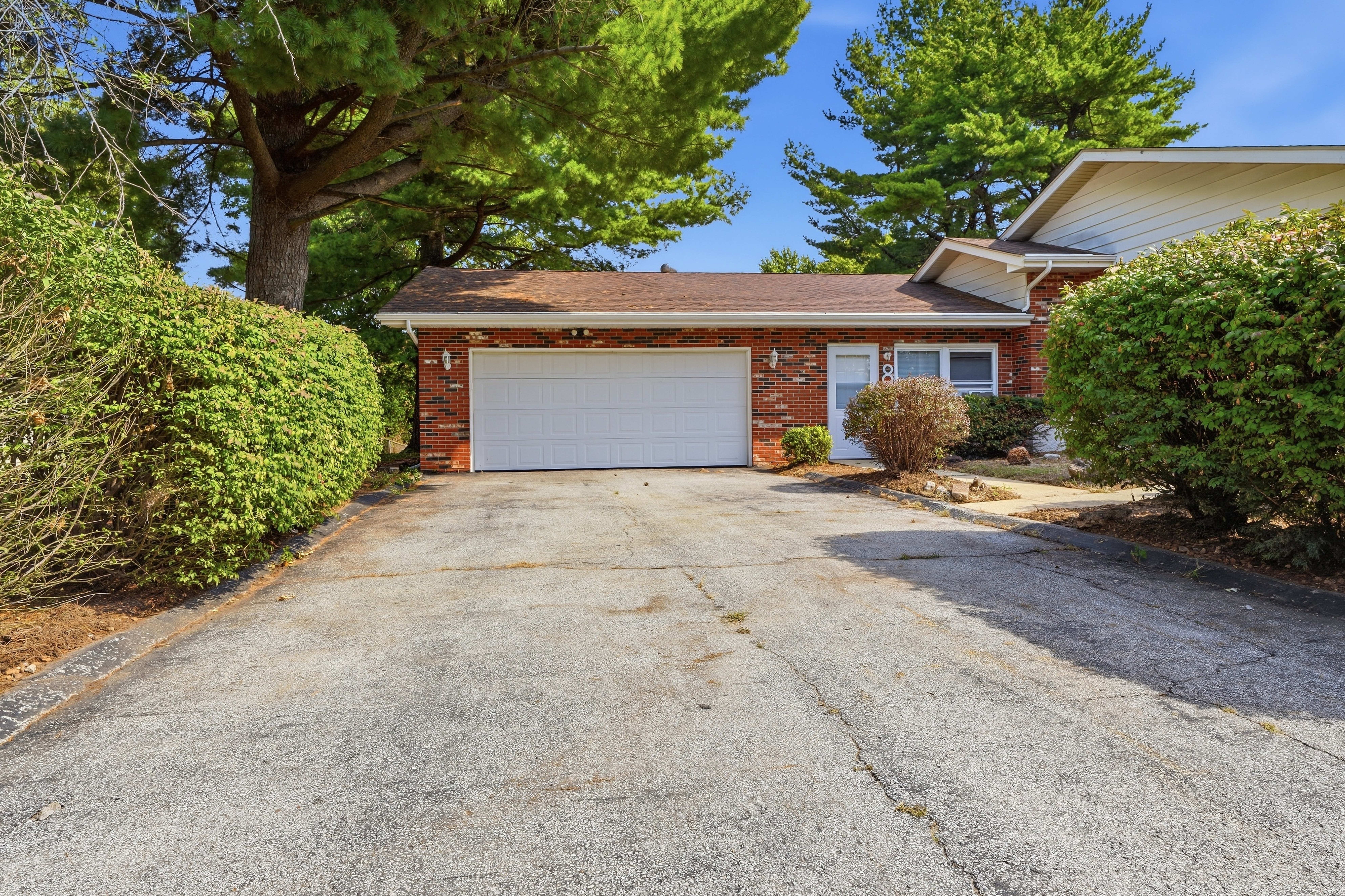 Photo 48 of 59 of 8 Monticello Pl, Fairview Heights, IL
