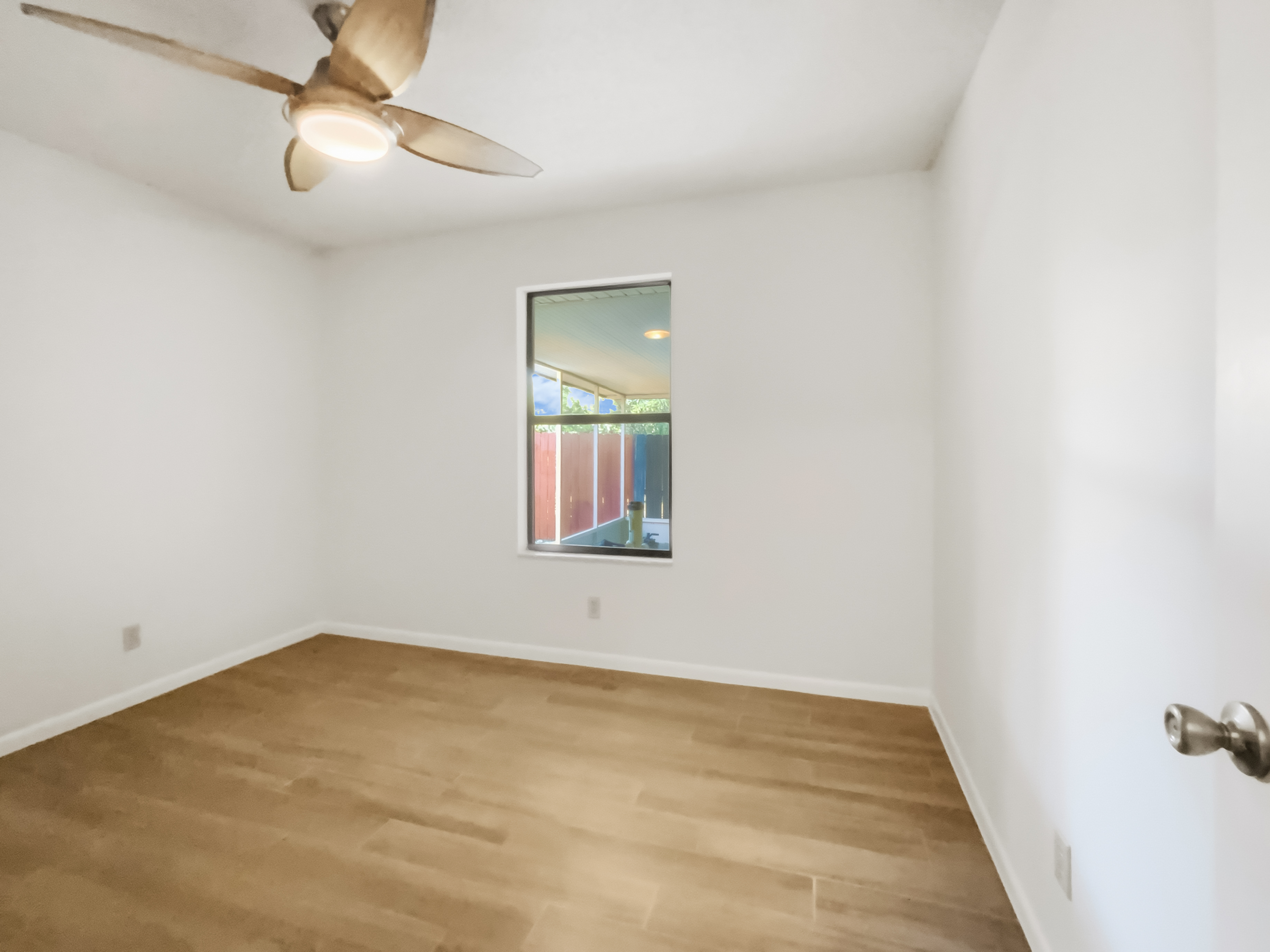 Photo 3 of 22 of 2440 Deloach Ln, Jacksonville, FL