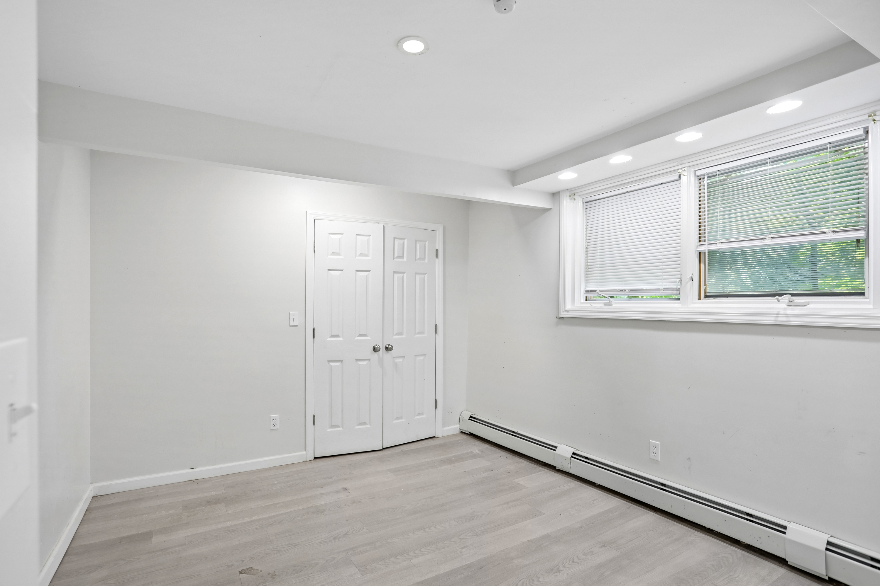 Photo 19 of 31 of 951 Haverstraw Rd, Suffern, NY